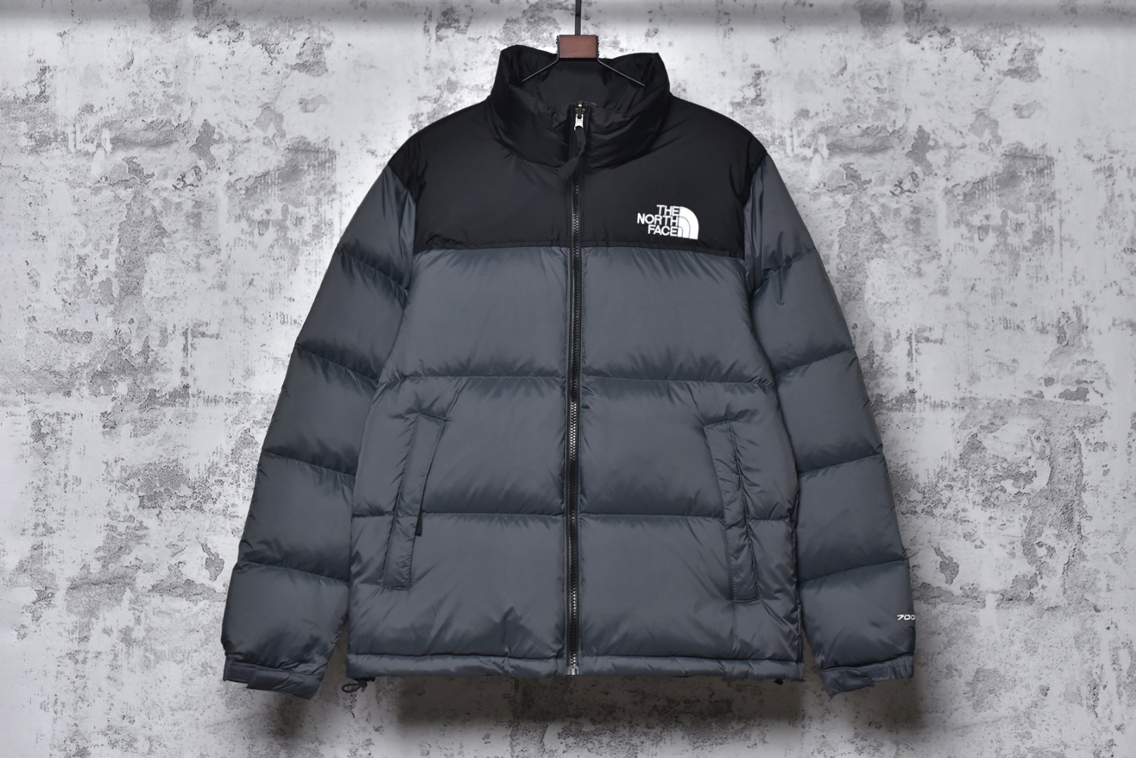 #SG巅峰系列 THE NORTH FACE北面1996 经典款羽绒服系列 13色 现货供应“全年售后” 原厂面料：国标90绒「正品同步」 假1赔3️ 不用看市场货的文案怎么写 你问他敢不敢赔就完了 温馨提示❗️（巅峰只做高端产品） 颜色：黑色.金属色.绿色.深黄色.紫色.粉色.白色.淡兰色.藏蓝色. 芥末绿.深灰色.橙色.酒红色 尺码：XS S Ｍ L XL XXL-选品中心