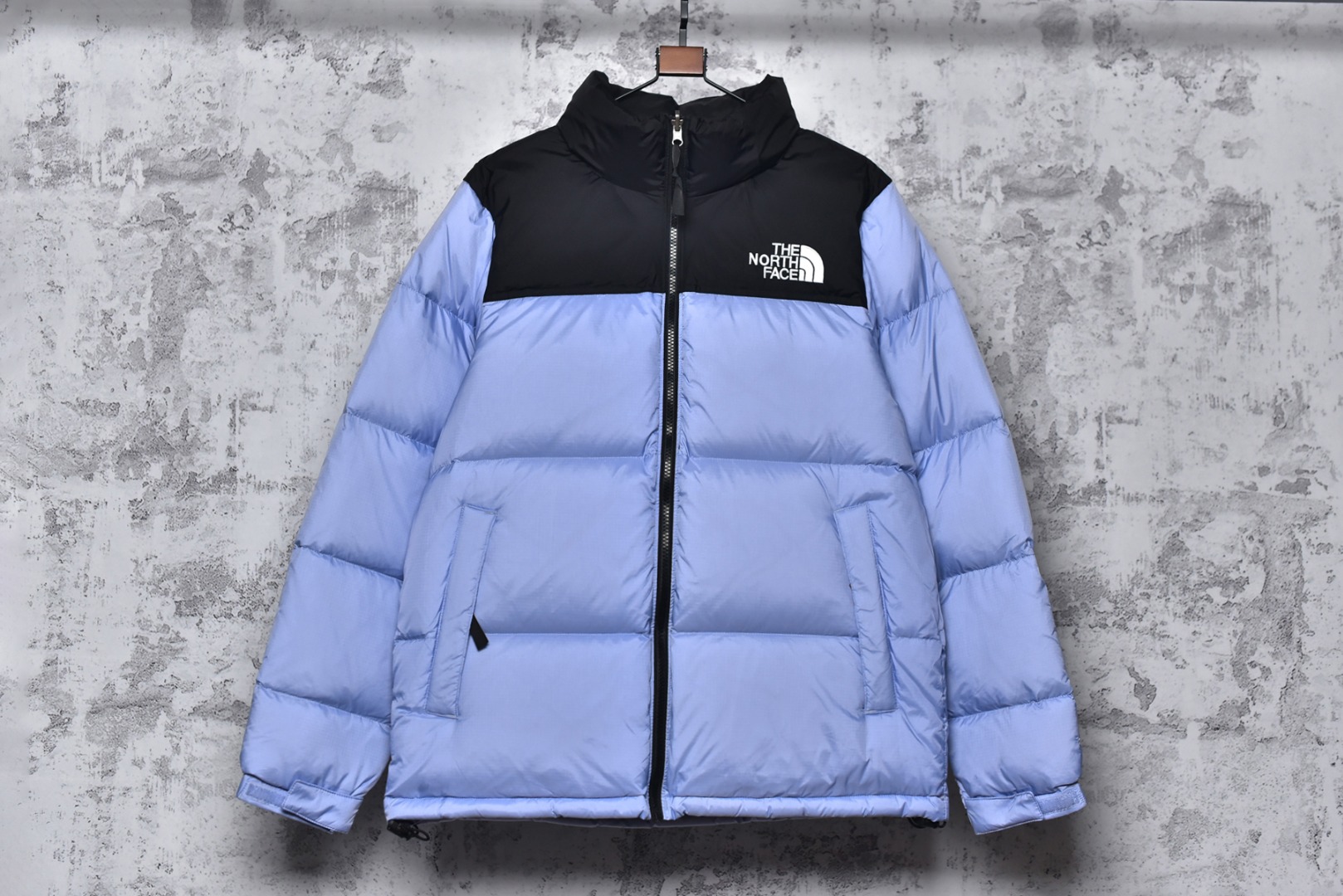 #SG巅峰系列 THE NORTH FACE北面1996 经典款羽绒服系列 13色 现货供应“全年售后” 原厂面料：国标90绒「正品同步」 假1赔3️ 不用看市场货的文案怎么写 你问他敢不敢赔就完了 温馨提示❗️（巅峰只做高端产品） 颜色：黑色.金属色.绿色.深黄色.紫色.粉色.白色.淡兰色.藏蓝色. 芥末绿.深灰色.橙色.酒红色 尺码：XS S Ｍ L XL XXL-选品中心