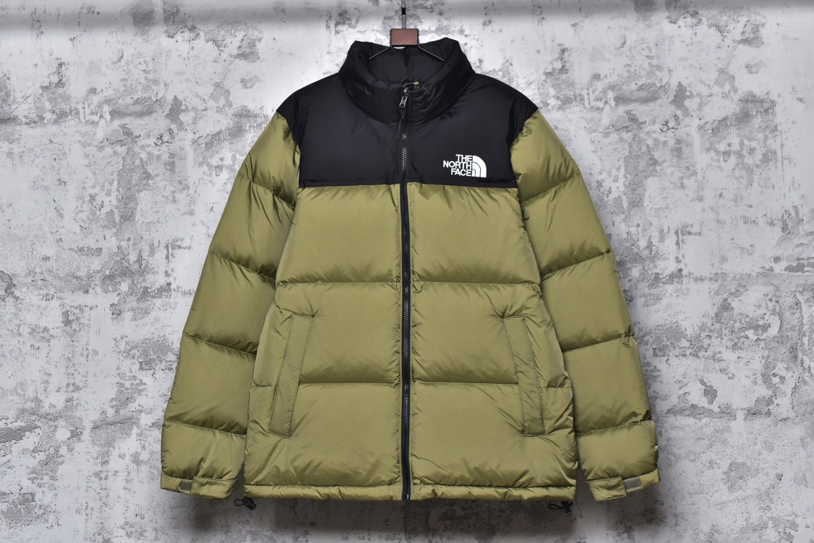 #SG巅峰系列 THE NORTH FACE北面1996 经典款羽绒服系列 13色 现货供应“全年售后” 原厂面料：国标90绒「正品同步」 假1赔3️ 不用看市场货的文案怎么写 你问他敢不敢赔就完了 温馨提示❗️（巅峰只做高端产品） 颜色：黑色.金属色.绿色.深黄色.紫色.粉色.白色.淡兰色.藏蓝色. 芥末绿.深灰色.橙色.酒红色 尺码：XS S Ｍ L XL XXL-选品中心