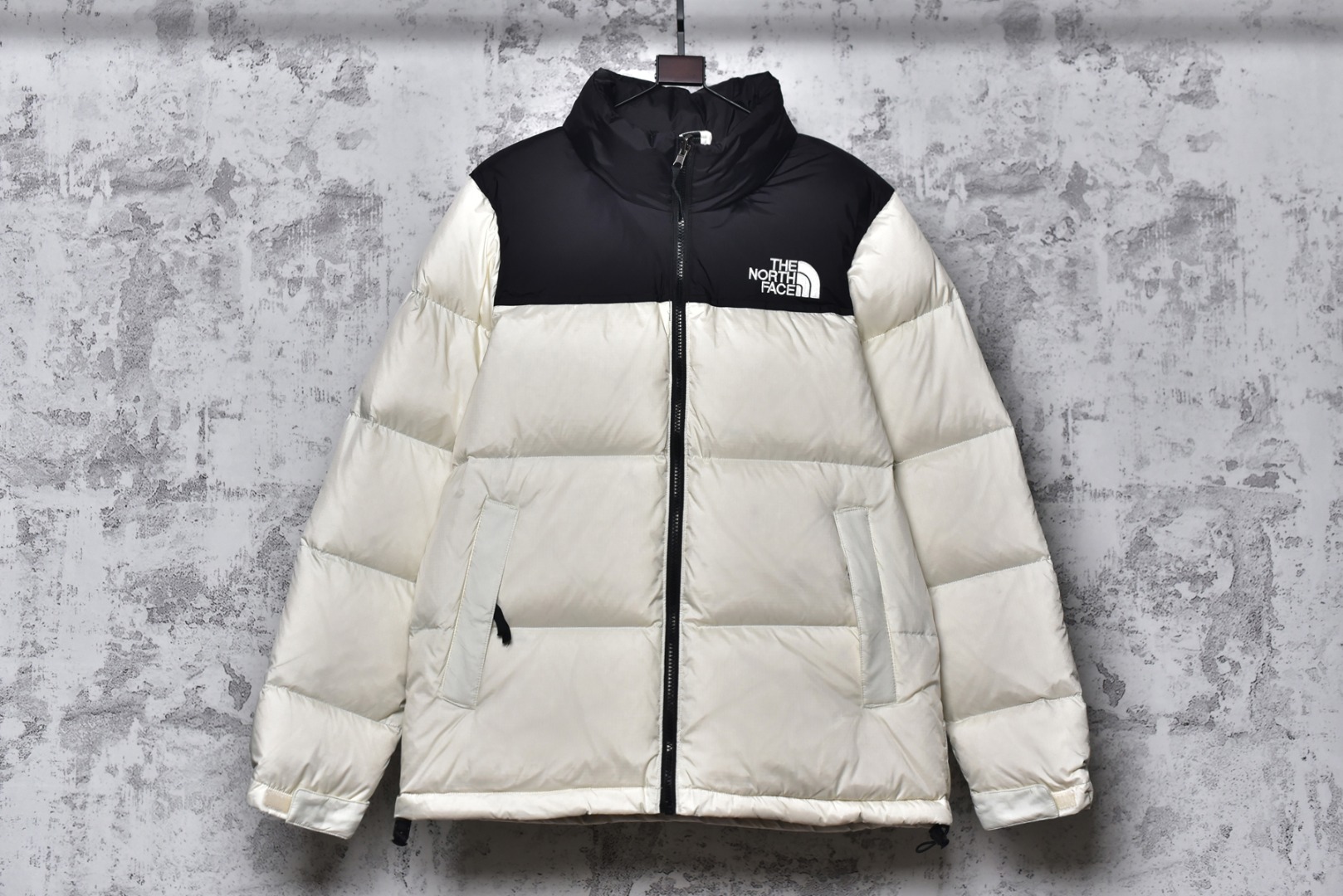 #SG巅峰系列 THE NORTH FACE北面1996 经典款羽绒服系列 13色 现货供应“全年售后” 原厂面料：国标90绒「正品同步」 假1赔3️ 不用看市场货的文案怎么写 你问他敢不敢赔就完了 温馨提示❗️（巅峰只做高端产品） 颜色：黑色.金属色.绿色.深黄色.紫色.粉色.白色.淡兰色.藏蓝色. 芥末绿.深灰色.橙色.酒红色 尺码：XS S Ｍ L XL XXL-选品中心