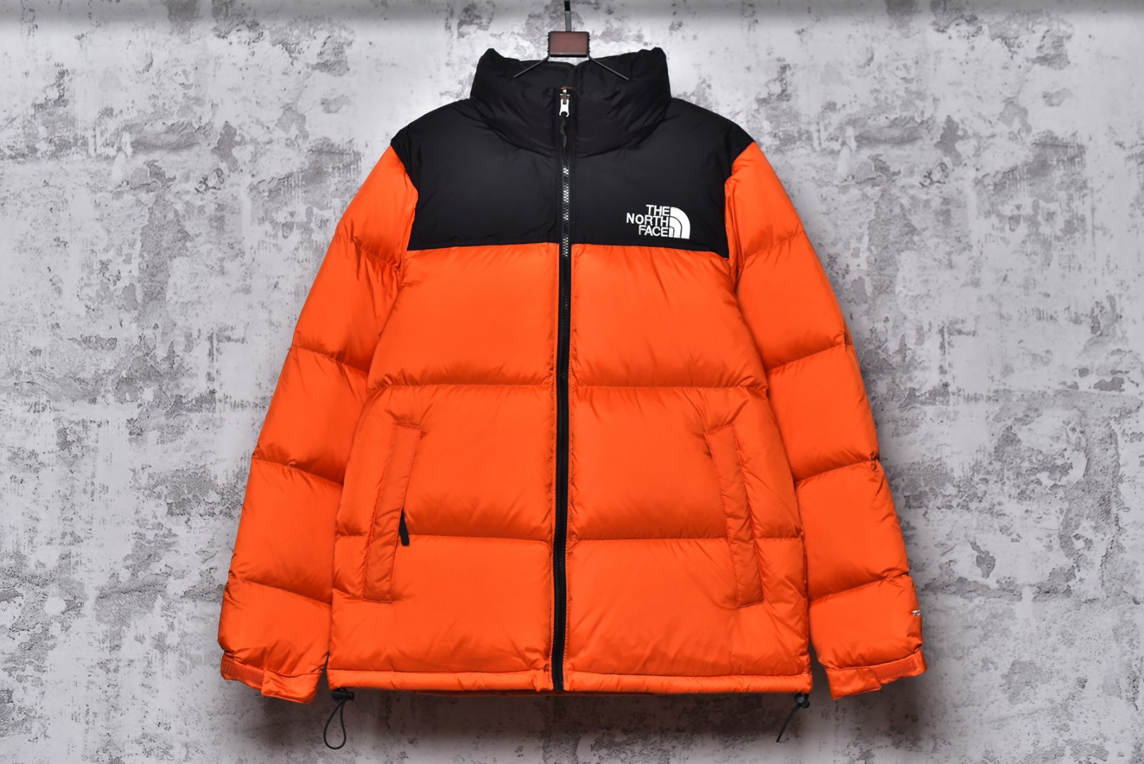 #SG巅峰系列 THE NORTH FACE北面1996 经典款羽绒服系列 13色 现货供应“全年售后” 原厂面料：国标90绒「正品同步」 假1赔3️ 不用看市场货的文案怎么写 你问他敢不敢赔就完了 温馨提示❗️（巅峰只做高端产品） 颜色：黑色.金属色.绿色.深黄色.紫色.粉色.白色.淡兰色.藏蓝色. 芥末绿.深灰色.橙色.酒红色 尺码：XS S Ｍ L XL XXL-选品中心