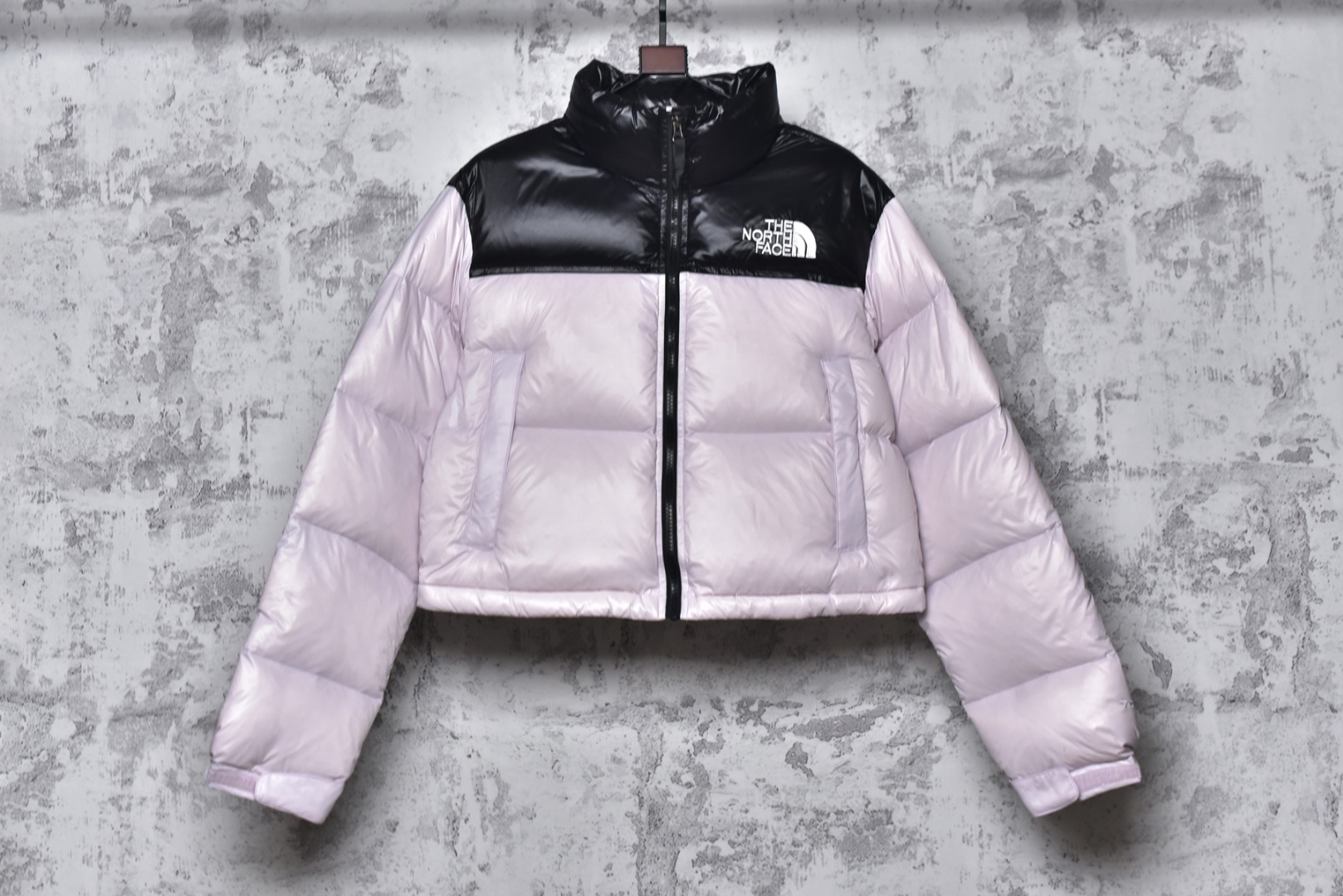 #SG巅峰系列 肯豆THE NORTH FACE北面84短款女款 现货供应“全年售后” 原厂面料：国标90绒「正品同步」 假1赔3️ 不用看市场货的文案怎么写 你问他敢不敢赔就完了 温馨提示❗️（巅峰只做高端产品） 尺码：S Ｍ L-选品中心