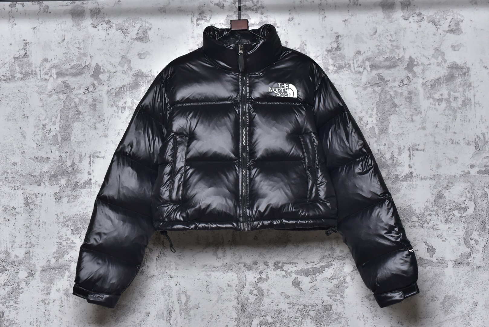 #SG巅峰系列 肯豆THE NORTH FACE北面84短款女款 现货供应“全年售后” 原厂面料：国标90绒「正品同步」 假1赔3️ 不用看市场货的文案怎么写 你问他敢不敢赔就完了 温馨提示❗️（巅峰只做高端产品） 尺码：S Ｍ L-选品中心