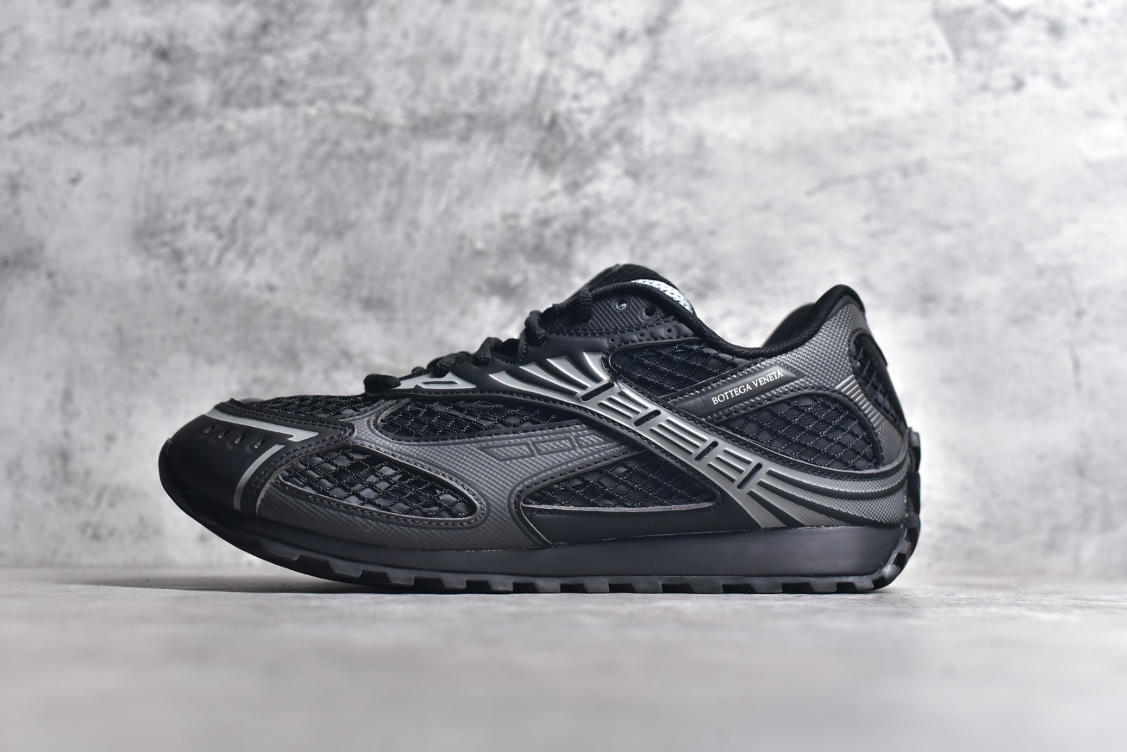 #独家 纯原BOTTEGA VENETA Orbit Runner BV葆蝶家时尚休闲王一博同款老爹鞋运动鞋 原版开发 一比一打造 相似度百分之99以上 市场一梯队级别品质 区别市场任何标文顶级品质版本 采用轻质科技网布面料 搭配几何图案设计橡胶外底 王炸系列 高版本 认准套包工艺 实际增高很多哦 还是一样显腿细非常nice 耐玩耐造 对标对版 套包鞋工艺 认准高版本 大底选用拼色TPU大底 配置原版包装 尺码：35 36 37 38 39 40 41 42 43 44 45-选品中心