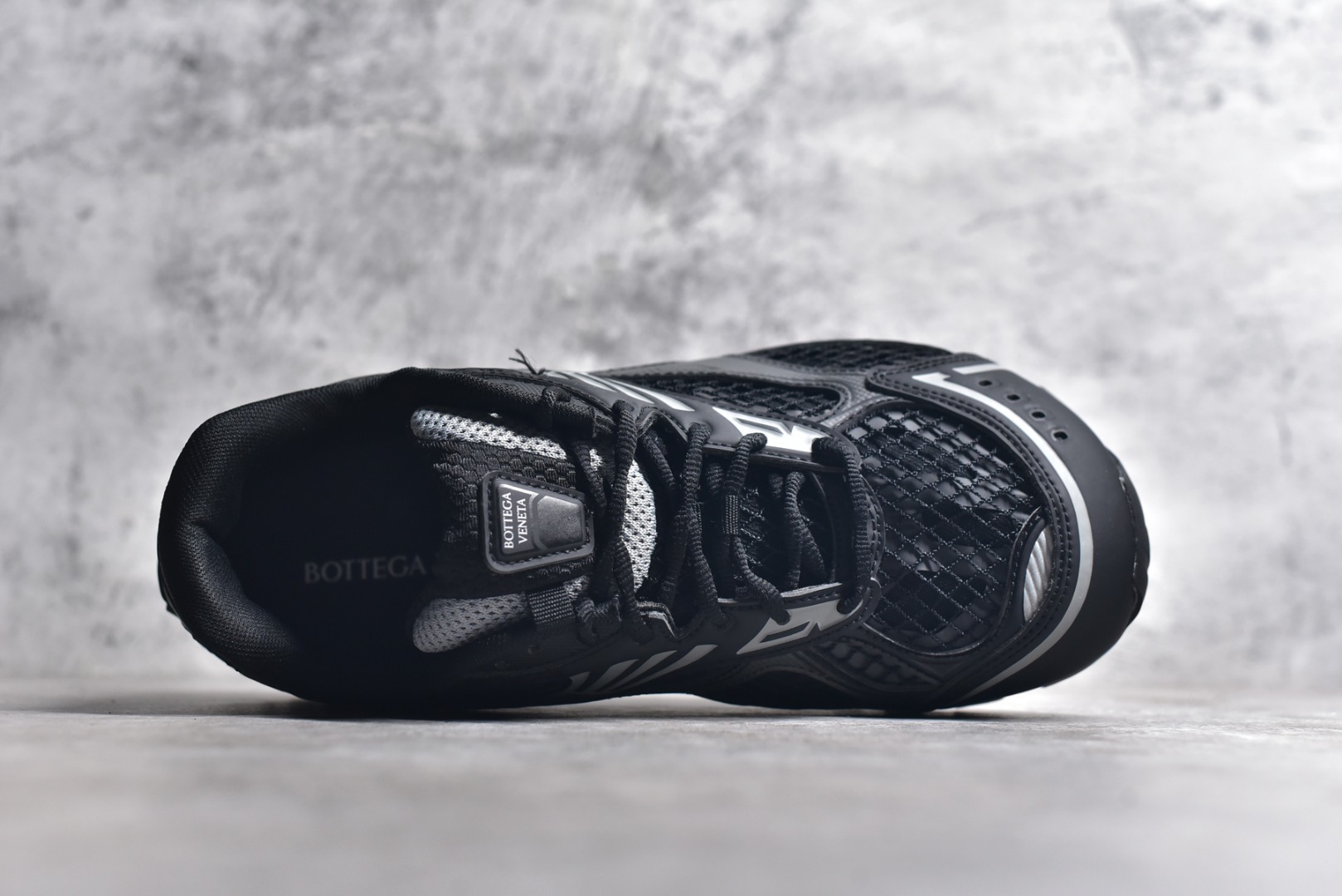 图片[4]-#独家 纯原BOTTEGA VENETA Orbit Runner BV葆蝶家时尚休闲王一博同款老爹鞋运动鞋 原版开发 一比一打造 相似度百分之99以上 市场一梯队级别品质 区别市场任何标文顶级品质版本 采用轻质科技网布面料 搭配几何图案设计橡胶外底 王炸系列 高版本 认准套包工艺 实际增高很多哦 还是一样显腿细非常nice 耐玩耐造 对标对版 套包鞋工艺 认准高版本 大底选用拼色TPU大底 配置原版包装 尺码：35 36 37 38 39 40 41 42 43 44 45-选品中心