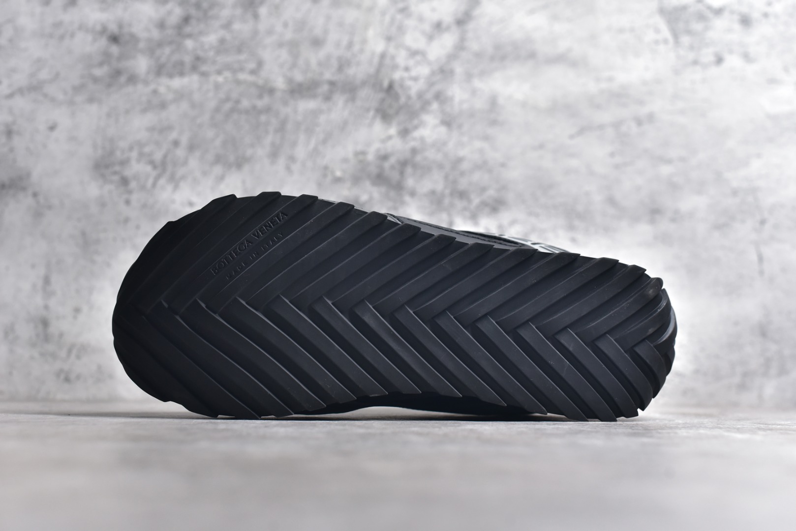 图片[6]-#独家 纯原BOTTEGA VENETA Orbit Runner BV葆蝶家时尚休闲王一博同款老爹鞋运动鞋 原版开发 一比一打造 相似度百分之99以上 市场一梯队级别品质 区别市场任何标文顶级品质版本 采用轻质科技网布面料 搭配几何图案设计橡胶外底 王炸系列 高版本 认准套包工艺 实际增高很多哦 还是一样显腿细非常nice 耐玩耐造 对标对版 套包鞋工艺 认准高版本 大底选用拼色TPU大底 配置原版包装 尺码：35 36 37 38 39 40 41 42 43 44 45-选品中心