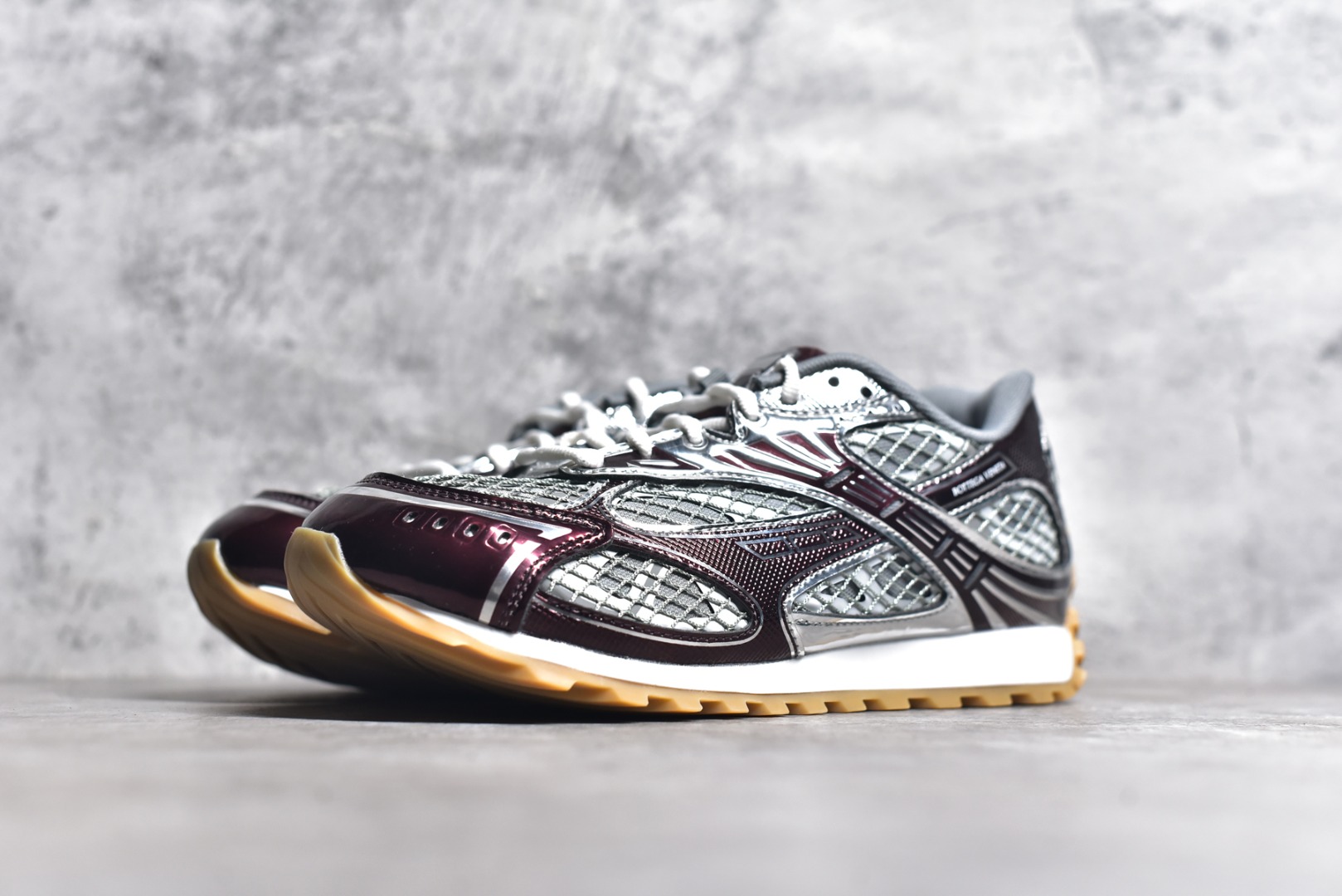 图片[2]-#独家 纯原BOTTEGA VENETA Orbit Runner BV葆蝶家时尚休闲王一博同款老爹鞋运动鞋 原版开发 一比一打造 相似度百分之99以上 市场一梯队级别品质 区别市场任何标文顶级品质版本 采用轻质科技网布面料 搭配几何图案设计橡胶外底 王炸系列 高版本 认准套包工艺 实际增高很多哦 还是一样显腿细非常nice 耐玩耐造 对标对版 套包鞋工艺 认准高版本 大底选用拼色TPU大底 配置原版包装 尺码：35 36 37 38 39 40 41 42 43 44 45-选品中心