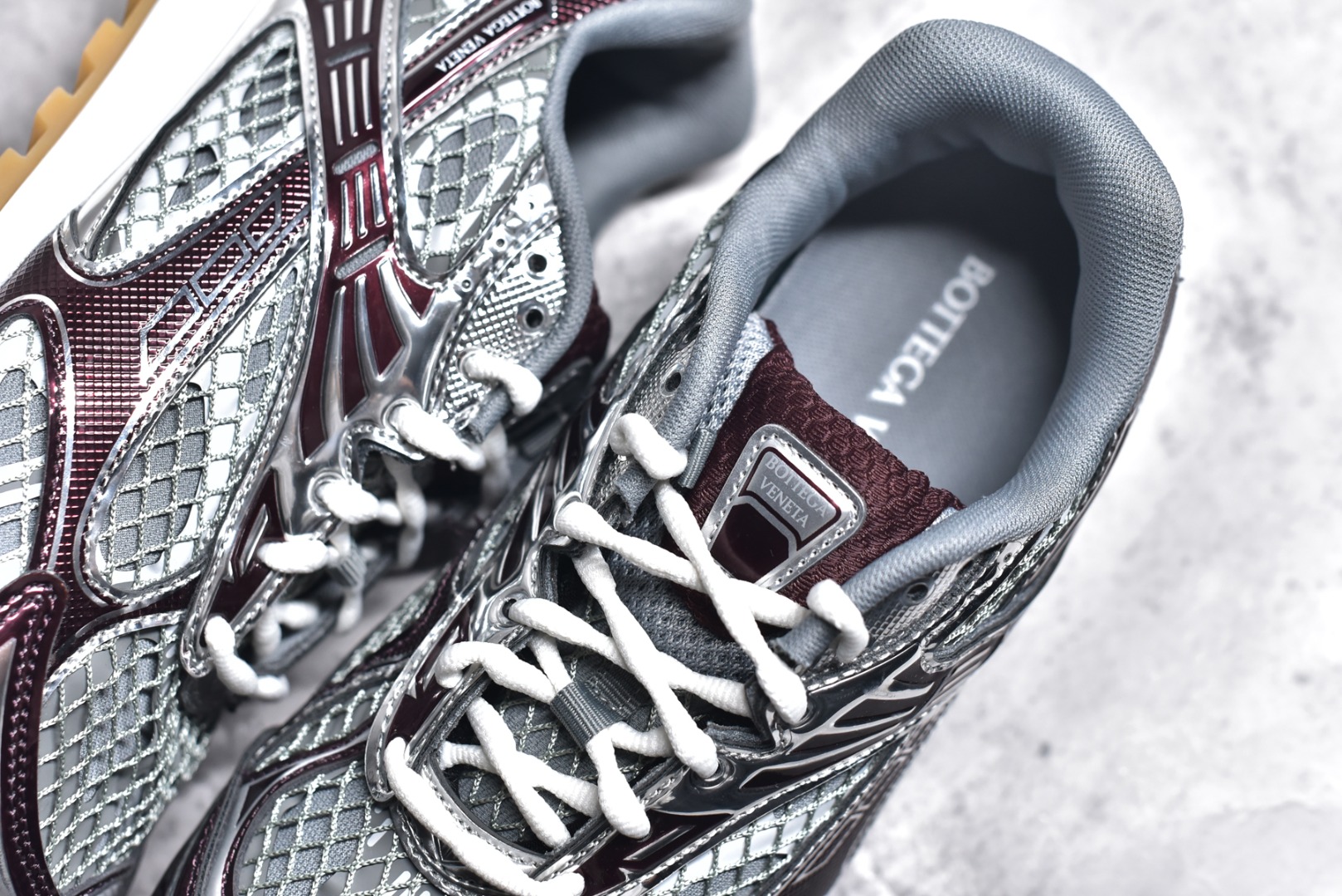 图片[9]-#独家 纯原BOTTEGA VENETA Orbit Runner BV葆蝶家时尚休闲王一博同款老爹鞋运动鞋 原版开发 一比一打造 相似度百分之99以上 市场一梯队级别品质 区别市场任何标文顶级品质版本 采用轻质科技网布面料 搭配几何图案设计橡胶外底 王炸系列 高版本 认准套包工艺 实际增高很多哦 还是一样显腿细非常nice 耐玩耐造 对标对版 套包鞋工艺 认准高版本 大底选用拼色TPU大底 配置原版包装 尺码：35 36 37 38 39 40 41 42 43 44 45-选品中心