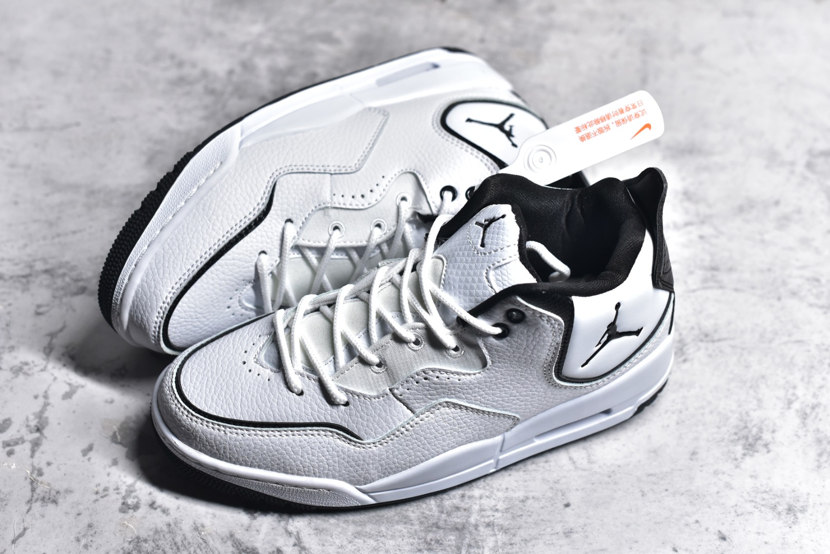 图片[7]-#秒杀 ️Air Jordan Courtside AJ23 简版中帮复古休闲运动文化篮球鞋 市面唯一纯原批次 全套原纸板楦头开发 原厂大底磨具加持立体防滑纹理 原装可视Air Sole气垫 原汁原味最完美的版型 唯一正确鞋头趴度弧度高度鞋身腰线 作为AJ3到AJ4之间的过渡产品 之所以被称为AJ3的简版 它们的造型非常的相似但是也有一些差异 鞋面采用耐磨的牛剖层和人造革鞋面搭配 后跟可以明显看见Air Max气垫 出色的包裹效果让鞋子脚感非常舒适 尺码：36 36.5 37.5 38 38.5 39 40 40.5 41 42 42.5 43 44 45 46 47.5-选品中心