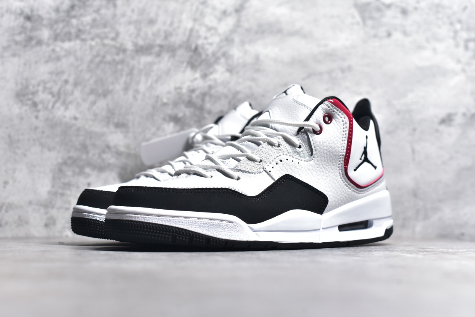 图片[2]-#秒杀 ️Air Jordan Courtside AJ23 简版中帮复古休闲运动文化篮球鞋 市面唯一纯原批次 全套原纸板楦头开发 原厂大底磨具加持立体防滑纹理 原装可视Air Sole气垫 原汁原味最完美的版型 唯一正确鞋头趴度弧度高度鞋身腰线 作为AJ3到AJ4之间的过渡产品 之所以被称为AJ3的简版 它们的造型非常的相似但是也有一些差异 鞋面采用耐磨的牛剖层和人造革鞋面搭配 后跟可以明显看见Air Max气垫 出色的包裹效果让鞋子脚感非常舒适 尺码：36 36.5 37.5 38 38.5 39 40 40.5 41 42 42.5 43 44 45 46 47.5-选品中心