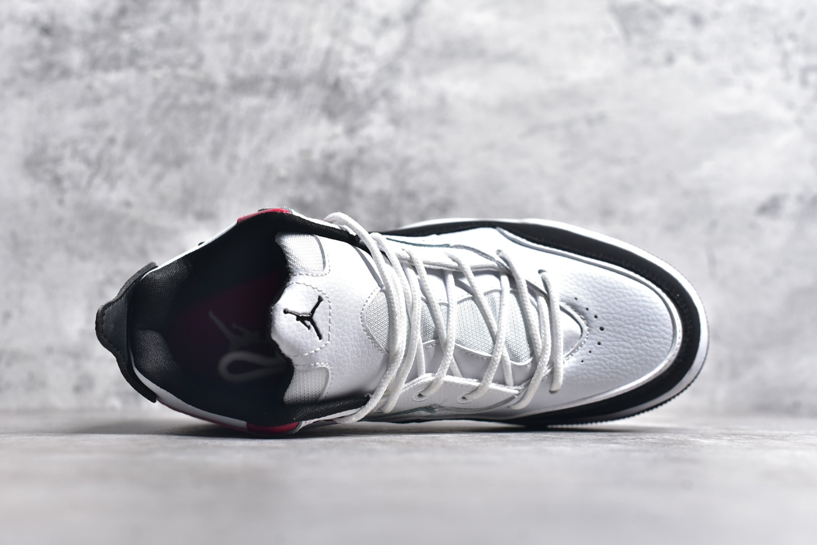 图片[4]-#秒杀 ️Air Jordan Courtside AJ23 简版中帮复古休闲运动文化篮球鞋 市面唯一纯原批次 全套原纸板楦头开发 原厂大底磨具加持立体防滑纹理 原装可视Air Sole气垫 原汁原味最完美的版型 唯一正确鞋头趴度弧度高度鞋身腰线 作为AJ3到AJ4之间的过渡产品 之所以被称为AJ3的简版 它们的造型非常的相似但是也有一些差异 鞋面采用耐磨的牛剖层和人造革鞋面搭配 后跟可以明显看见Air Max气垫 出色的包裹效果让鞋子脚感非常舒适 尺码：36 36.5 37.5 38 38.5 39 40 40.5 41 42 42.5 43 44 45 46 47.5-选品中心