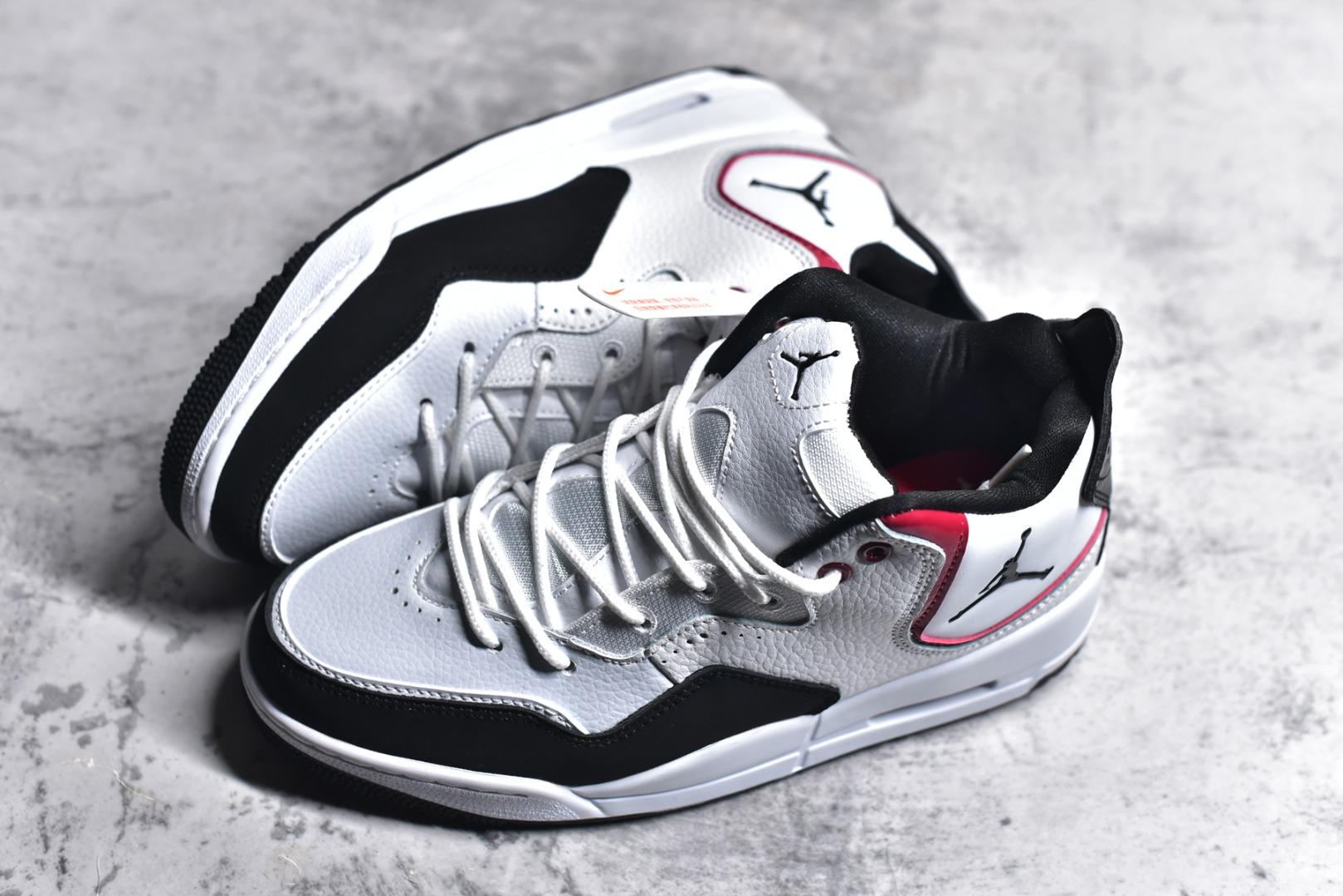 图片[7]-#秒杀 ️Air Jordan Courtside AJ23 简版中帮复古休闲运动文化篮球鞋 市面唯一纯原批次 全套原纸板楦头开发 原厂大底磨具加持立体防滑纹理 原装可视Air Sole气垫 原汁原味最完美的版型 唯一正确鞋头趴度弧度高度鞋身腰线 作为AJ3到AJ4之间的过渡产品 之所以被称为AJ3的简版 它们的造型非常的相似但是也有一些差异 鞋面采用耐磨的牛剖层和人造革鞋面搭配 后跟可以明显看见Air Max气垫 出色的包裹效果让鞋子脚感非常舒适 尺码：36 36.5 37.5 38 38.5 39 40 40.5 41 42 42.5 43 44 45 46 47.5-选品中心