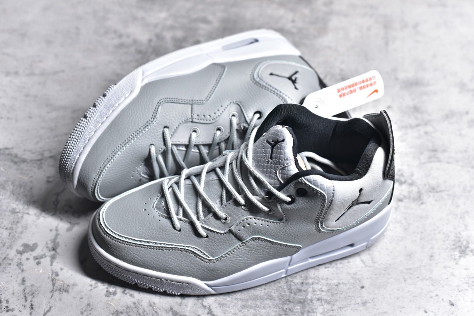 图片[7]-#秒杀 ️Air Jordan Courtside AJ23 简版中帮复古休闲运动文化篮球鞋 市面唯一纯原批次 全套原纸板楦头开发 原厂大底磨具加持立体防滑纹理 原装可视Air Sole气垫 原汁原味最完美的版型 唯一正确鞋头趴度弧度高度鞋身腰线 作为AJ3到AJ4之间的过渡产品 之所以被称为AJ3的简版 它们的造型非常的相似但是也有一些差异 鞋面采用耐磨的牛剖层和人造革鞋面搭配 后跟可以明显看见Air Max气垫 出色的包裹效果让鞋子脚感非常舒适 尺码：36 36.5 37.5 38 38.5 39 40 40.5 41 42 42.5 43 44 45 46 47.5-选品中心