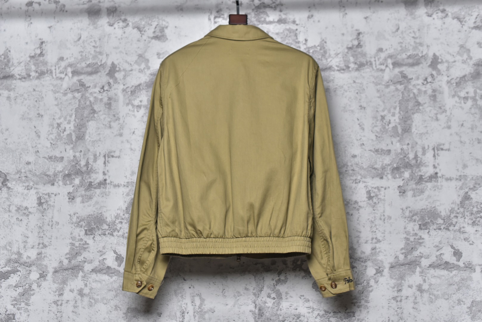 图片[2]-#Ralph Lauren/拉夫劳伦 23Fw R07小马标刺绣夹克外套 复古又俏皮，是一件百搭又能穿到天荒地老的夹克，春秋季第一件外套非它莫属，外套的面料质感十分出色，穿着舒适，是一款非常百搭的潮流外套，原版开发，百分百纯棉面料，精致刺绣，双拉头设计，复古百搭 尺码：M-XL-选品中心