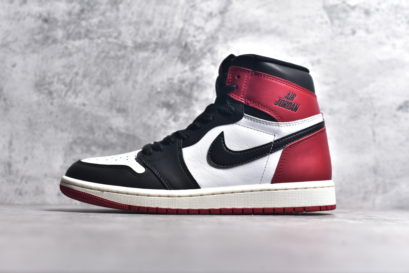 #纯原渠道 Air Jordan 1 High AJ1乔1高帮文化篮球鞋 DZ5485-106 全鞋电脑针车 精确间距匹配 国内顶级头层皮料订染 用料绝不含糊 飞翼3D高频深度立体 全方位比对原鞋 皮料全程玻璃冲刀 冲裁 清洁度完美 工艺方面漏斗收腰 底线拉帮 LOGO立体 小到针眼排布 载片对称 冲孔效果 鞋标规范 鞋垫背胶等等 尺码：36-47.5-选品中心