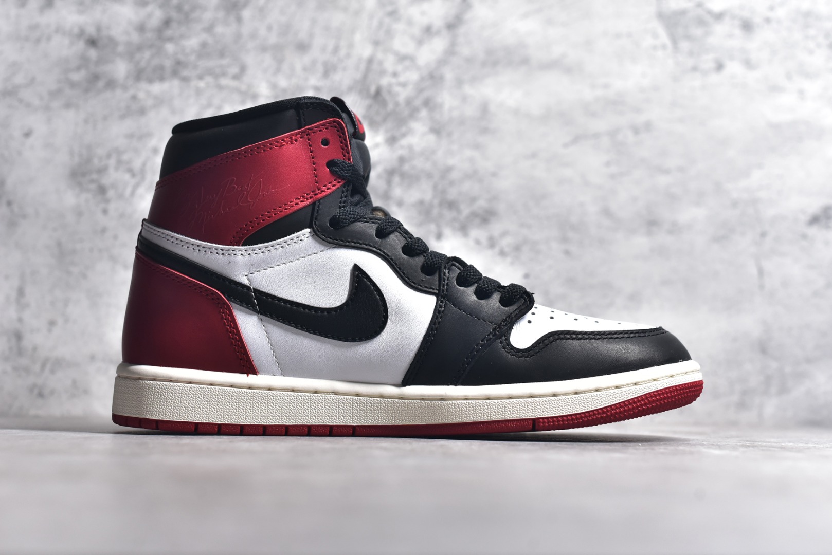 图片[3]-#纯原渠道 Air Jordan 1 High AJ1乔1高帮文化篮球鞋 DZ5485-106 全鞋电脑针车 精确间距匹配 国内顶级头层皮料订染 用料绝不含糊 飞翼3D高频深度立体 全方位比对原鞋 皮料全程玻璃冲刀 冲裁 清洁度完美 工艺方面漏斗收腰 底线拉帮 LOGO立体 小到针眼排布 载片对称 冲孔效果 鞋标规范 鞋垫背胶等等 尺码：36-47.5-选品中心