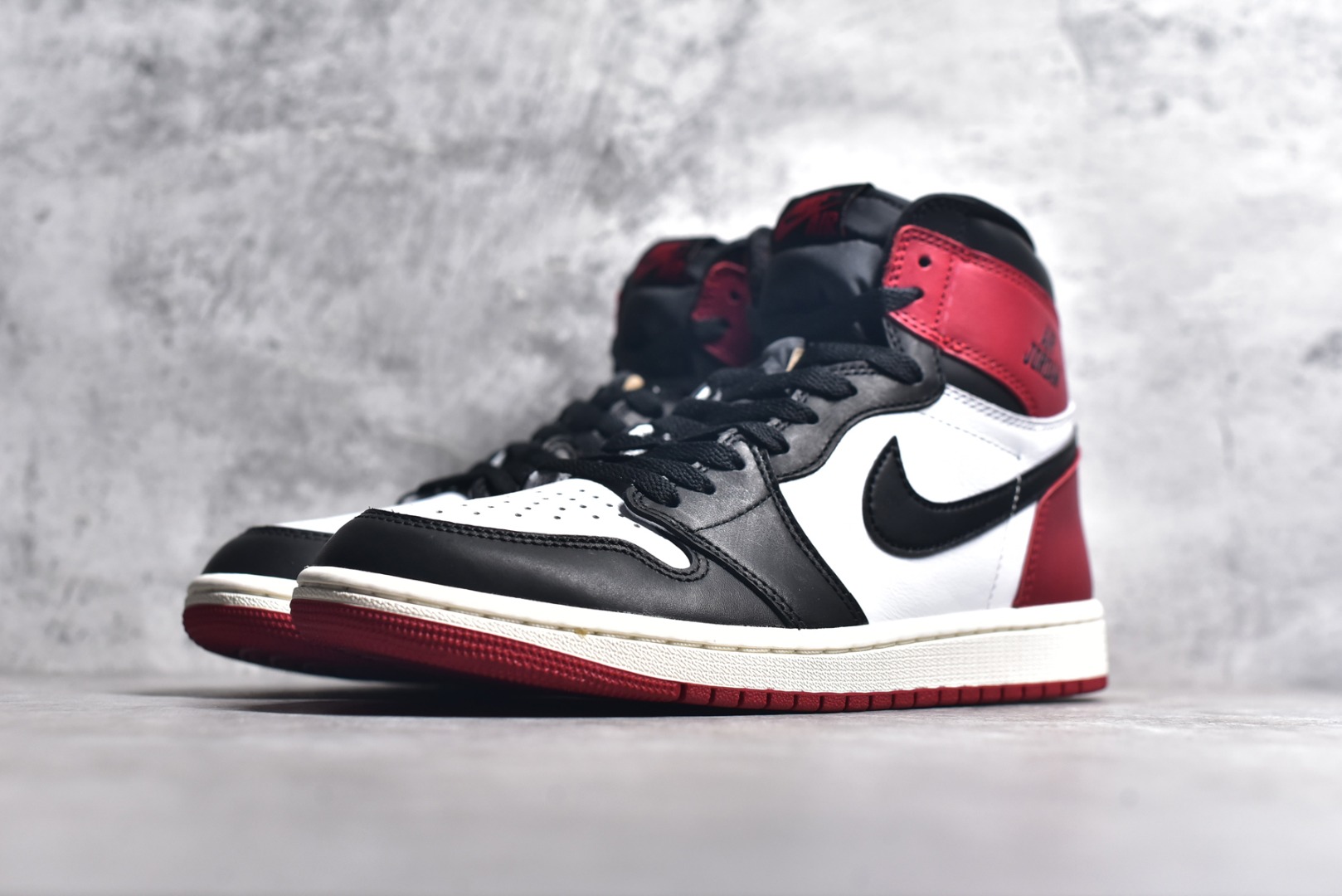图片[2]-#纯原渠道 Air Jordan 1 High AJ1乔1高帮文化篮球鞋 DZ5485-106 全鞋电脑针车 精确间距匹配 国内顶级头层皮料订染 用料绝不含糊 飞翼3D高频深度立体 全方位比对原鞋 皮料全程玻璃冲刀 冲裁 清洁度完美 工艺方面漏斗收腰 底线拉帮 LOGO立体 小到针眼排布 载片对称 冲孔效果 鞋标规范 鞋垫背胶等等 尺码：36-47.5-选品中心