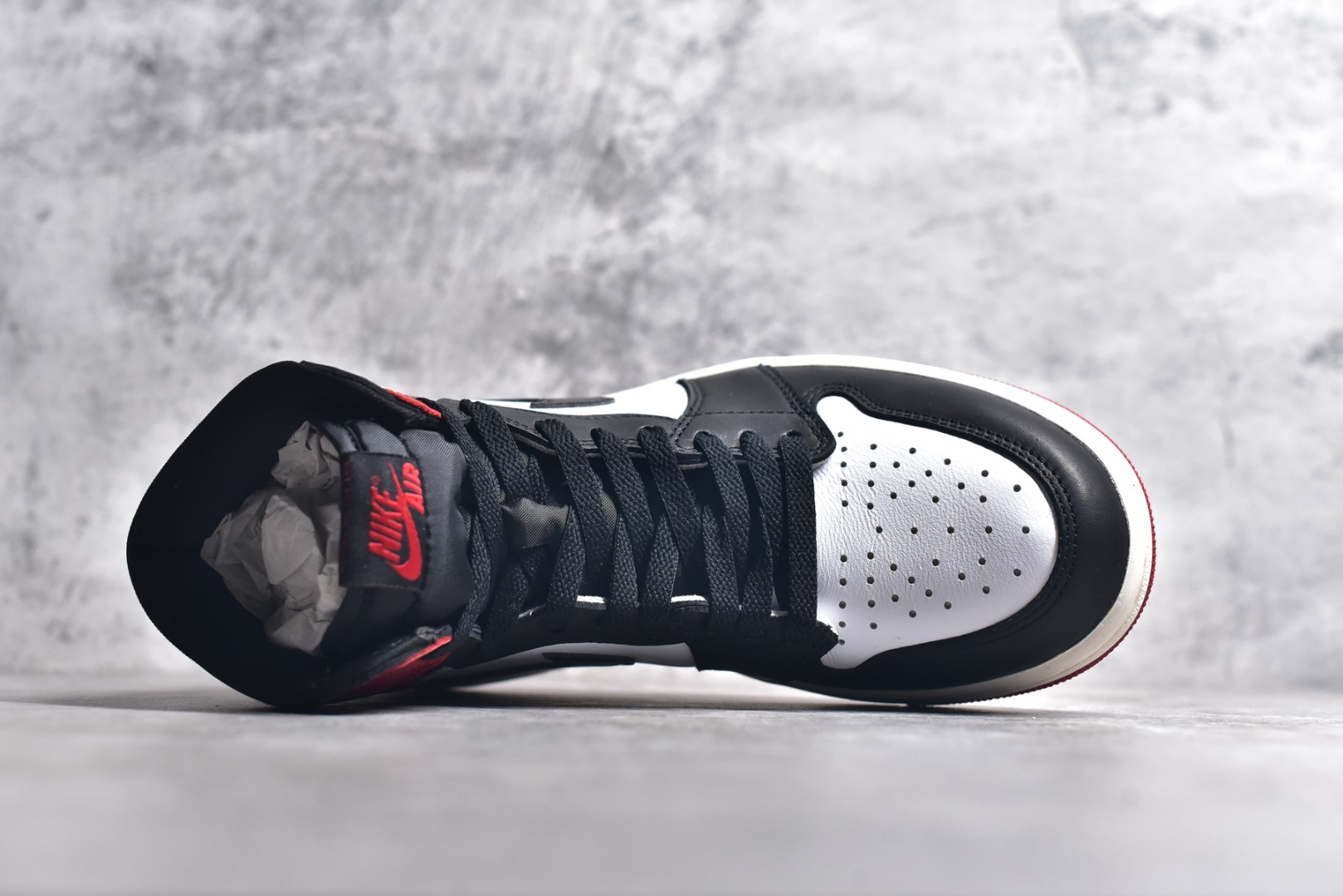 图片[4]-#纯原渠道 Air Jordan 1 High AJ1乔1高帮文化篮球鞋 DZ5485-106 全鞋电脑针车 精确间距匹配 国内顶级头层皮料订染 用料绝不含糊 飞翼3D高频深度立体 全方位比对原鞋 皮料全程玻璃冲刀 冲裁 清洁度完美 工艺方面漏斗收腰 底线拉帮 LOGO立体 小到针眼排布 载片对称 冲孔效果 鞋标规范 鞋垫背胶等等 尺码：36-47.5-选品中心
