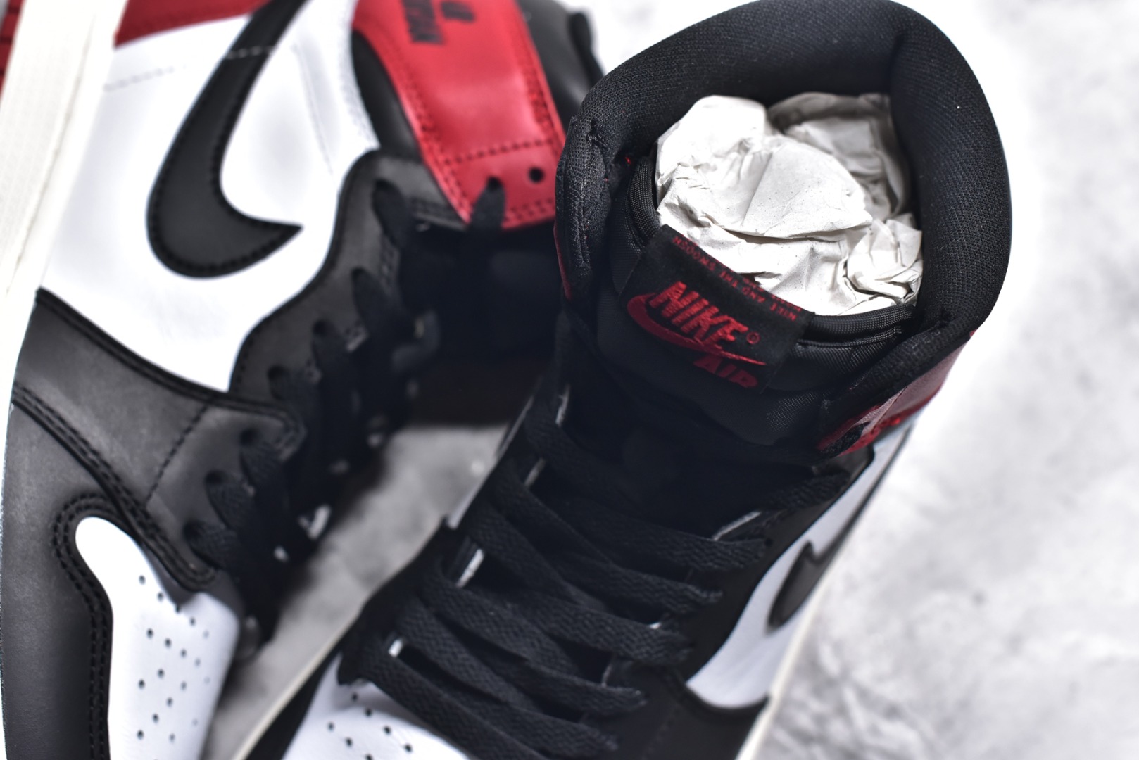 图片[9]-#纯原渠道 Air Jordan 1 High AJ1乔1高帮文化篮球鞋 DZ5485-106 全鞋电脑针车 精确间距匹配 国内顶级头层皮料订染 用料绝不含糊 飞翼3D高频深度立体 全方位比对原鞋 皮料全程玻璃冲刀 冲裁 清洁度完美 工艺方面漏斗收腰 底线拉帮 LOGO立体 小到针眼排布 载片对称 冲孔效果 鞋标规范 鞋垫背胶等等 尺码：36-47.5-选品中心