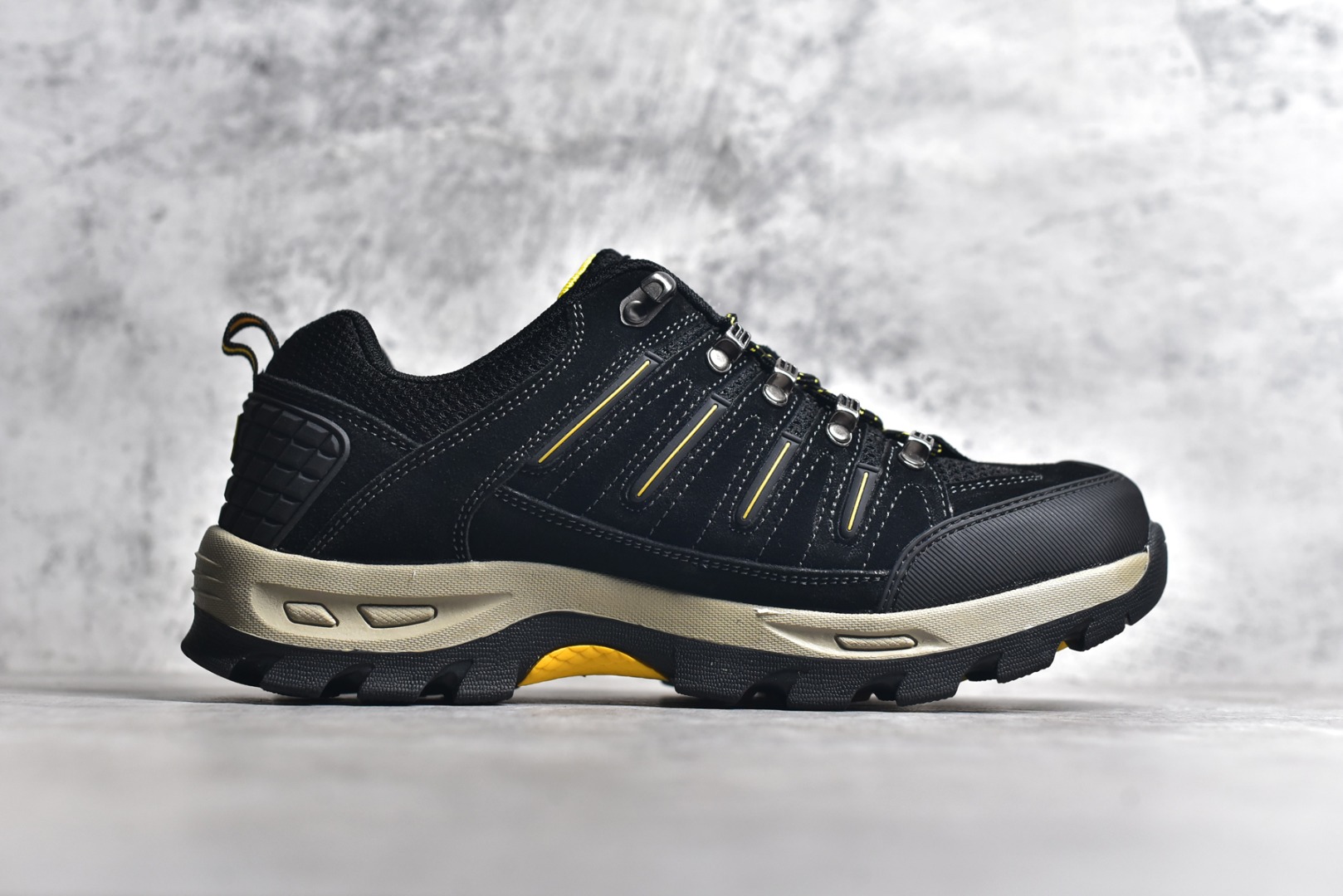 图片[3]-#The North Face 北面 乐斯菲斯户外运动休闲登山鞋越野徒步鞋 #广东大厂品质 面料采用进口磨砂牛皮 鞋底采用Vibram黄金大底 专门为鞋底设计的橡胶以出色的耐磨性 良好的防滑性或得不少户外运动爱好者的喜欢 专业户外登山品牌（北面）The North Face自1966年创立，由两位热爱登山徒步的年轻登山者于美西旧金山开创，不断透过研发与创新，并且将最先进的技术结合在服装与鞋款设计，生产多种外型帅气且专业能力非常强的户外运动装备而备受欢迎。 尺码：39-44 （运动鞋码）-选品中心