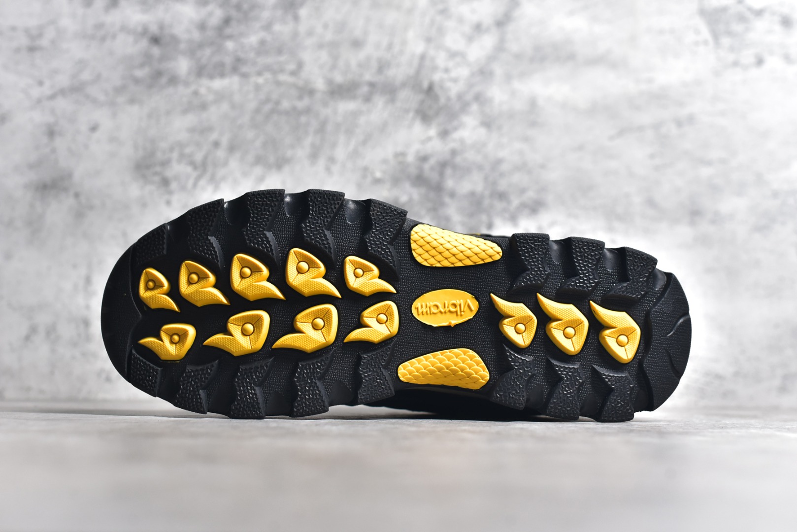 图片[6]-#The North Face 北面 乐斯菲斯户外运动休闲登山鞋越野徒步鞋 #广东大厂品质 面料采用进口磨砂牛皮 鞋底采用Vibram黄金大底 专门为鞋底设计的橡胶以出色的耐磨性 良好的防滑性或得不少户外运动爱好者的喜欢 专业户外登山品牌（北面）The North Face自1966年创立，由两位热爱登山徒步的年轻登山者于美西旧金山开创，不断透过研发与创新，并且将最先进的技术结合在服装与鞋款设计，生产多种外型帅气且专业能力非常强的户外运动装备而备受欢迎。 尺码：39-44 （运动鞋码）-选品中心
