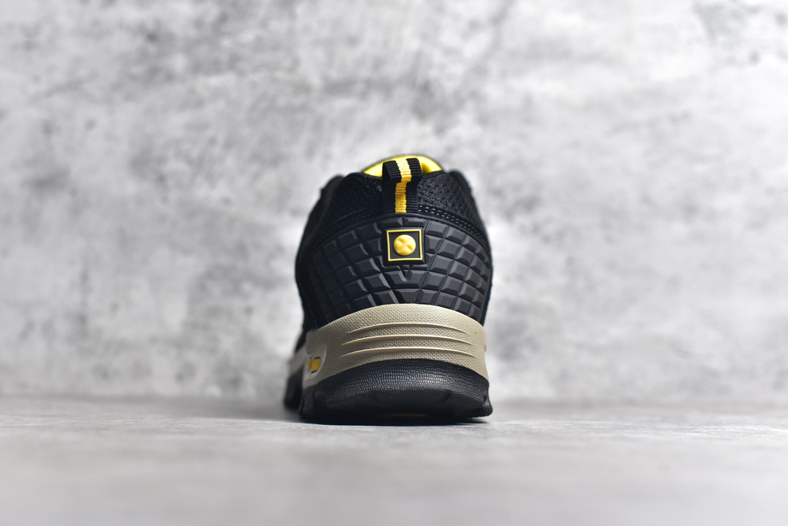 图片[5]-#The North Face 北面 乐斯菲斯户外运动休闲登山鞋越野徒步鞋 #广东大厂品质 面料采用进口磨砂牛皮 鞋底采用Vibram黄金大底 专门为鞋底设计的橡胶以出色的耐磨性 良好的防滑性或得不少户外运动爱好者的喜欢 专业户外登山品牌（北面）The North Face自1966年创立，由两位热爱登山徒步的年轻登山者于美西旧金山开创，不断透过研发与创新，并且将最先进的技术结合在服装与鞋款设计，生产多种外型帅气且专业能力非常强的户外运动装备而备受欢迎。 尺码：39-44 （运动鞋码）-选品中心