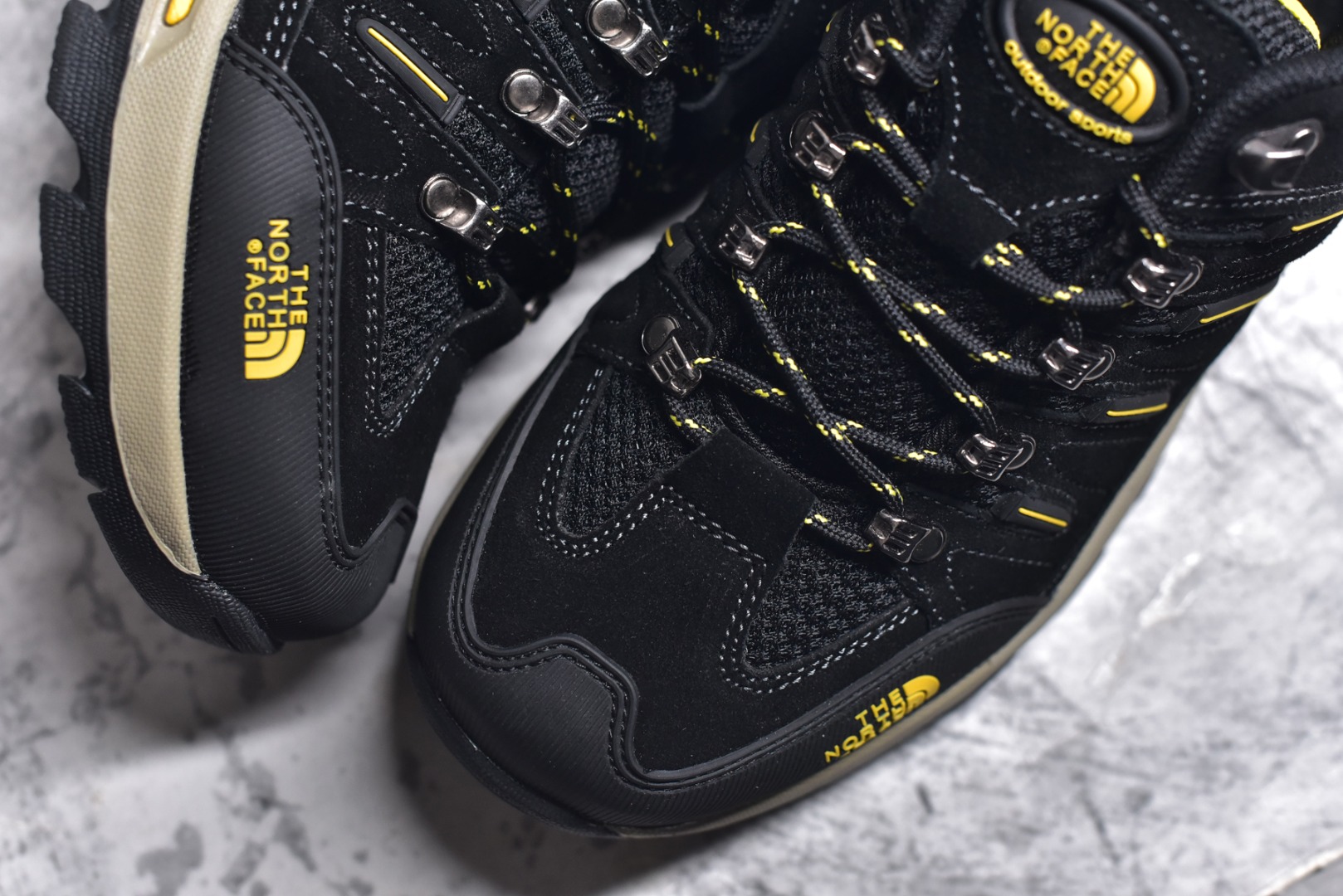 图片[8]-#The North Face 北面 乐斯菲斯户外运动休闲登山鞋越野徒步鞋 #广东大厂品质 面料采用进口磨砂牛皮 鞋底采用Vibram黄金大底 专门为鞋底设计的橡胶以出色的耐磨性 良好的防滑性或得不少户外运动爱好者的喜欢 专业户外登山品牌（北面）The North Face自1966年创立，由两位热爱登山徒步的年轻登山者于美西旧金山开创，不断透过研发与创新，并且将最先进的技术结合在服装与鞋款设计，生产多种外型帅气且专业能力非常强的户外运动装备而备受欢迎。 尺码：39-44 （运动鞋码）-选品中心