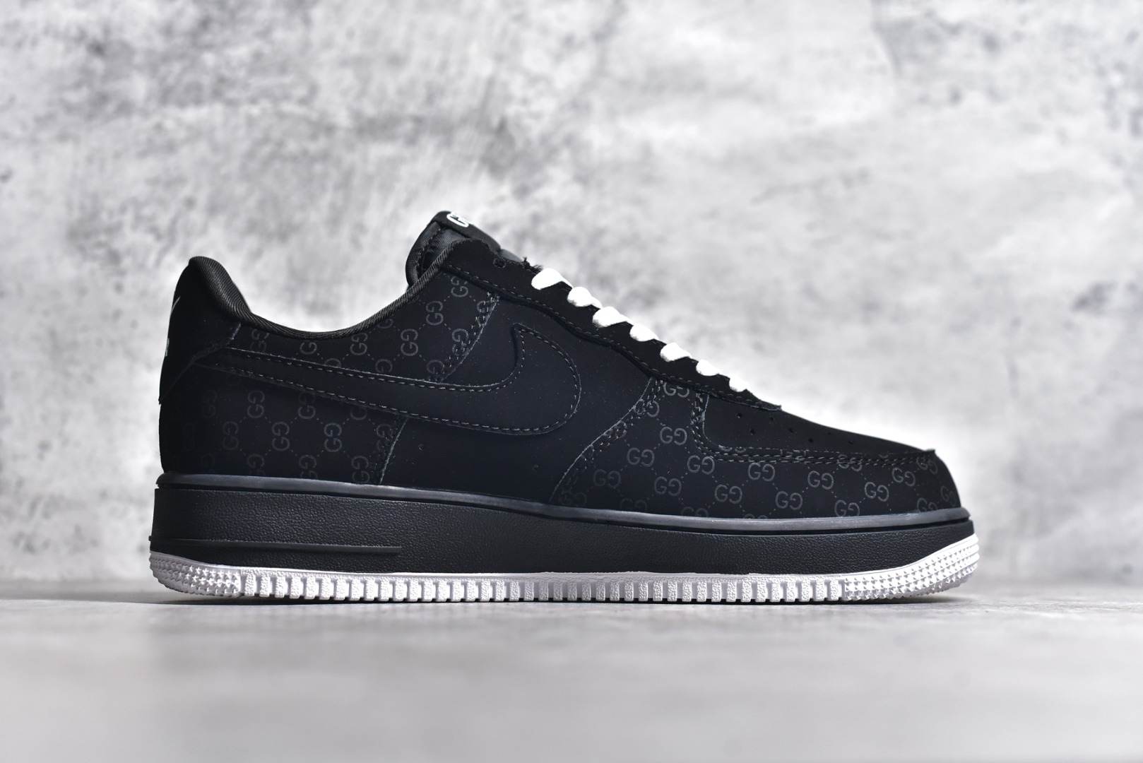 图片[3]-#NK Air Force 1\’07 Low 古驰熊联名-极夜黑 空军一号低帮休闲板鞋 KK1988-007 #原楦头原纸板 原装鞋盒 定制五金配件 内置全掌气垫 原厂鞋底 尺码：36 36.5 37.5 38 38.5 39 40 40.5 41 42 42.5 43 44 44.5 45-选品中心