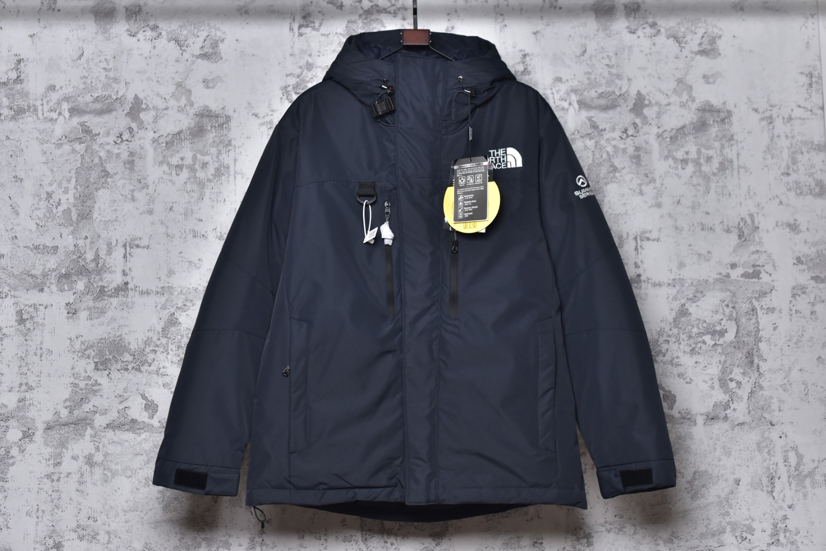 #巅峰双拉链连帽羽绒服-藏青 定制14D高强度尼龙面料，质地厚重，防水布料，抗拉撕，采用一致单层布料，百灵达刺绣机 定制万针电绣，采用进口7号针和进口绣线，刺绣饱满立体，采用原厂吉田YKK拉链，刻字清晰，高克重，可承受10万次拉力磨损，多功能扣，魔术贴，水洗标，镭射防伪均是原版开模，全身锯齿状车工 尺码：M-3XL-选品中心