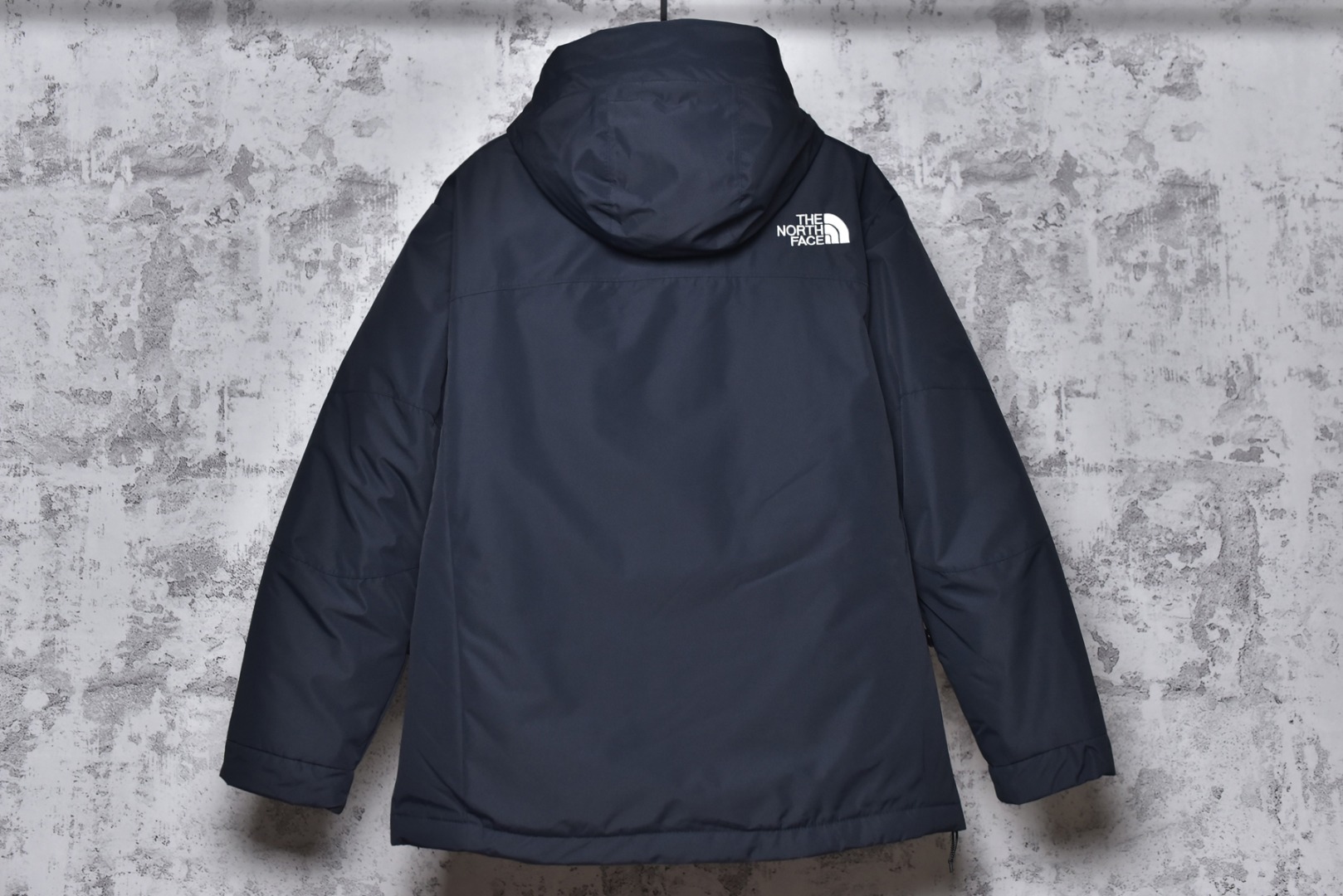 图片[9]-#巅峰双拉链连帽羽绒服-藏青 定制14D高强度尼龙面料，质地厚重，防水布料，抗拉撕，采用一致单层布料，百灵达刺绣机 定制万针电绣，采用进口7号针和进口绣线，刺绣饱满立体，采用原厂吉田YKK拉链，刻字清晰，高克重，可承受10万次拉力磨损，多功能扣，魔术贴，水洗标，镭射防伪均是原版开模，全身锯齿状车工 尺码：M-3XL-选品中心