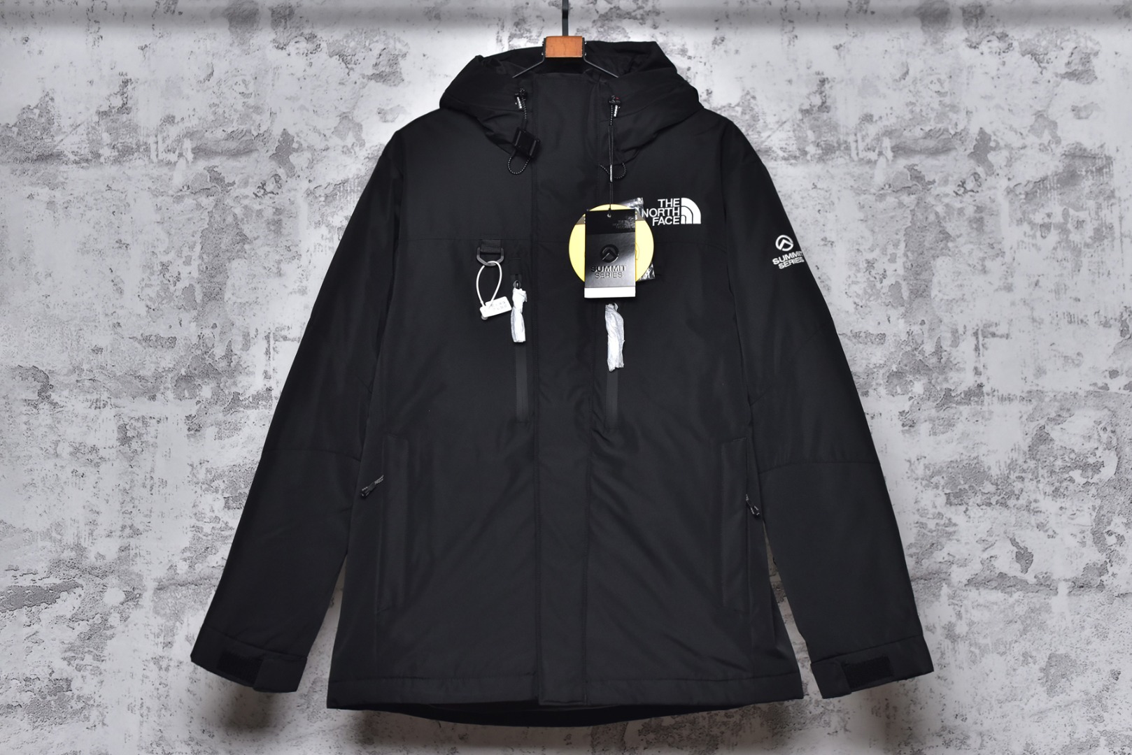 #巅峰双拉链连帽羽绒服-黑 定制14D高强度尼龙面料，质地厚重，防水布料，抗拉撕，采用一致单层布料，百灵达刺绣机 定制万针电绣，采用进口7号针和进口绣线，刺绣饱满立体，采用原厂吉田YKK拉链，刻字清晰，高克重，可承受10万次拉力磨损，多功能扣，魔术贴，水洗标，镭射防伪均是原版开模，全身锯齿状车工 尺码：M-3XL-选品中心