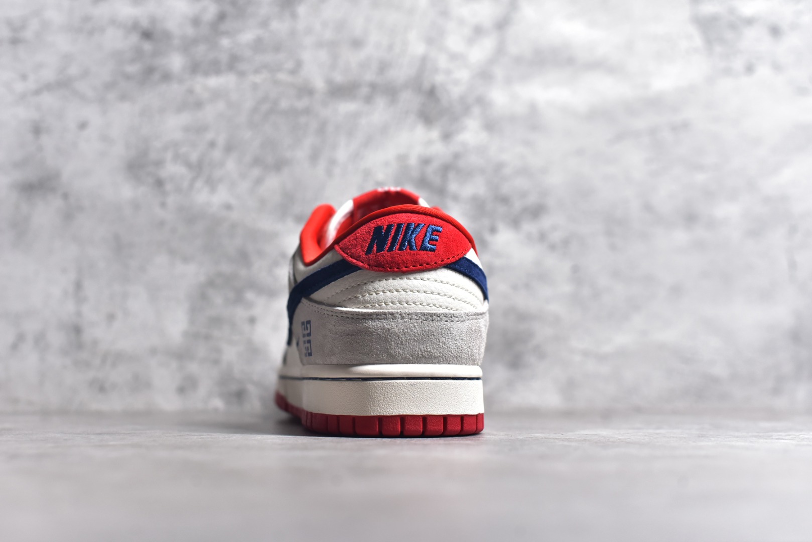 图片[5]-#NK SB Dunk Low 纪梵希联名-灰蓝红双小勾 周年高端定制 低帮休闲板鞋 CF3688-033 #定制鞋盒 大厂纯原品质出货 超高清洁度 皮料切割干净无任何毛边 细节完美 尺码：36 36.5 37.5 38 38.5 39 40 40.5 41 42 42.5 43 44 44.5 45-选品中心