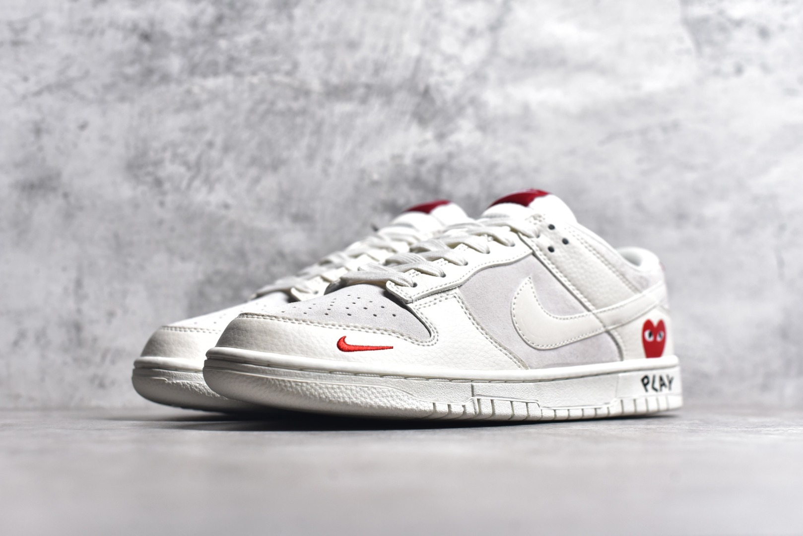 图片[2]-#NK SB Dunk Low 川久保玲联名-猪八米白勾 周年高端定制 低帮休闲板鞋 KK1333-004 #定制鞋盒 大厂纯原品质出货 超高清洁度 皮料切割干净无任何毛边 细节完美 尺码：36 36.5 37.5 38 38.5 39 40 40.5 41 42 42.5 43 44 44.5 45-选品中心