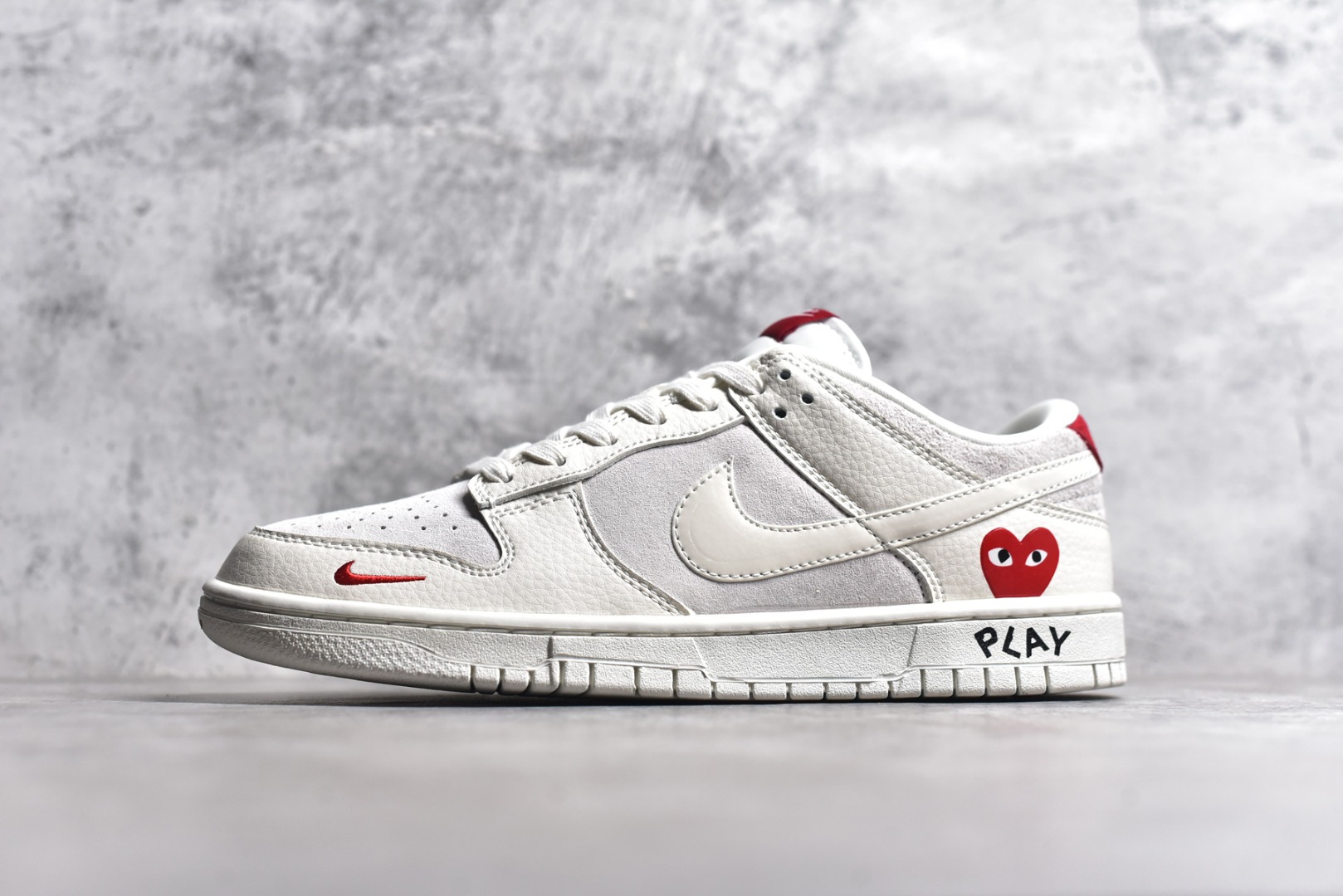 #NK SB Dunk Low 川久保玲联名-猪八米白勾 周年高端定制 低帮休闲板鞋 KK1333-004 #定制鞋盒 大厂纯原品质出货 超高清洁度 皮料切割干净无任何毛边 细节完美 尺码：36 36.5 37.5 38 38.5 39 40 40.5 41 42 42.5 43 44 44.5 45-选品中心