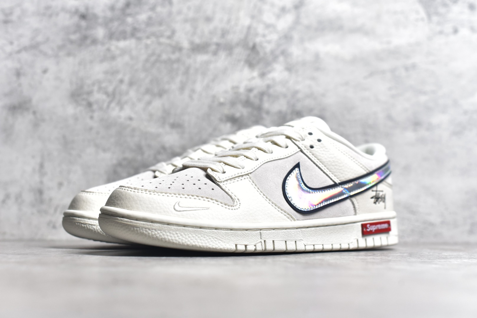 图片[2]-#NK SB Dunk Low Supreme x 斯图西三方联名-米黄银勾 周年高端定制 低帮休闲板鞋 KK1333-005 #定制鞋盒 大厂纯原品质出货 超高清洁度 皮料切割干净无任何毛边 细节完美 尺码：36 36.5 37.5 38 38.5 39 40 40.5 41 42 42.5 43 44 44.5 45-选品中心