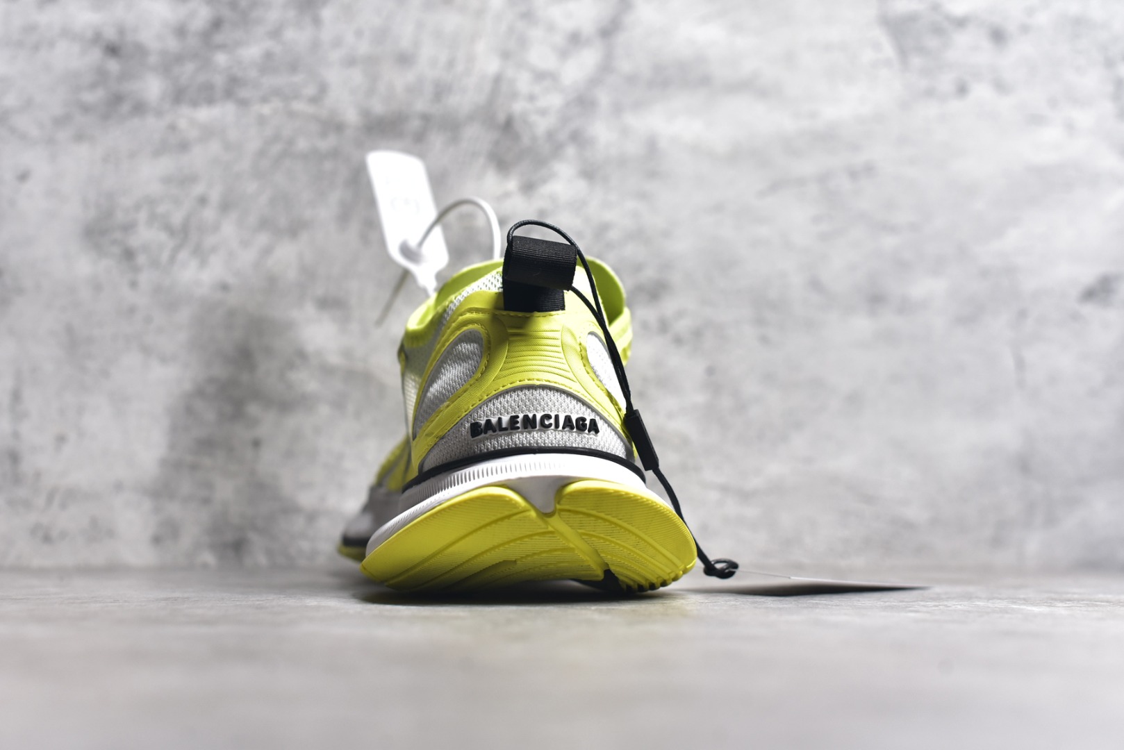 图片[5]-# Gt纯原 Balenciaga巴黎世家 系带 低帮生活休闲鞋 巴黎十二代半 采用超细纤维和网布 其前卫的设计、夸张的体积和反光细节赋予其特别的轮廓 采用网布材质制成，带来良好脚感舒适透气，外观依旧采用是经典造型，鞋身富有潮流感且易穿搭，目前市面唯一原厂滚筒做旧，多层组合橡胶大底防滑耐磨 尺码： 35 36 37 38 39 40 41 42 43 44 45 46-选品中心