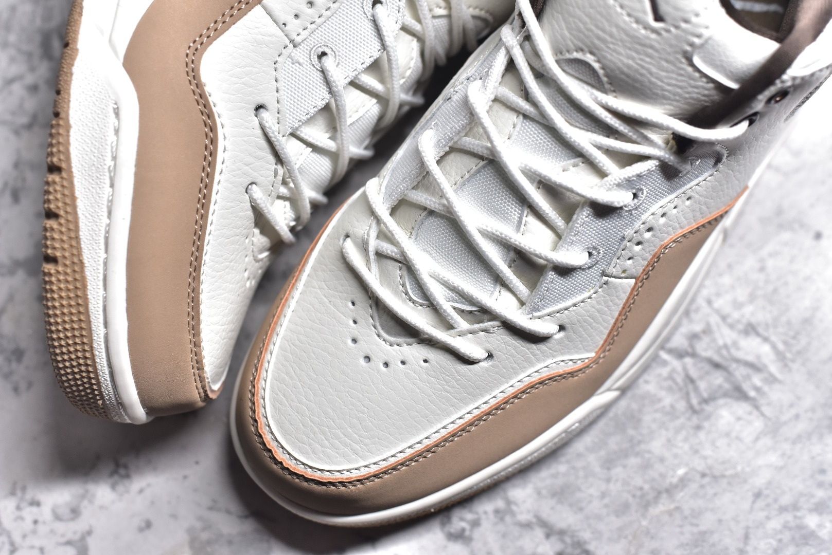 图片[8]-#秒杀 ️Air Jordan Courtside AJ23 简版中帮复古休闲运动文化篮球鞋 市面唯一纯原批次 全套原纸板楦头开发 原厂大底磨具加持立体防滑纹理 原装可视Air Sole气垫 原汁原味最完美的版型 唯一正确鞋头趴度弧度高度鞋身腰线 作为AJ3到AJ4之间的过渡产品 之所以被称为AJ3的简版 它们的造型非常的相似但是也有一些差异 鞋面采用耐磨的牛剖层和人造革鞋面搭配 后跟可以明显看见Air Max气垫 出色的包裹效果让鞋子脚感非常舒适 尺码：36 36.5 37.5 38 38.5 39 40 40.5 41 42 42.5 43 44 45 46 47.5-选品中心