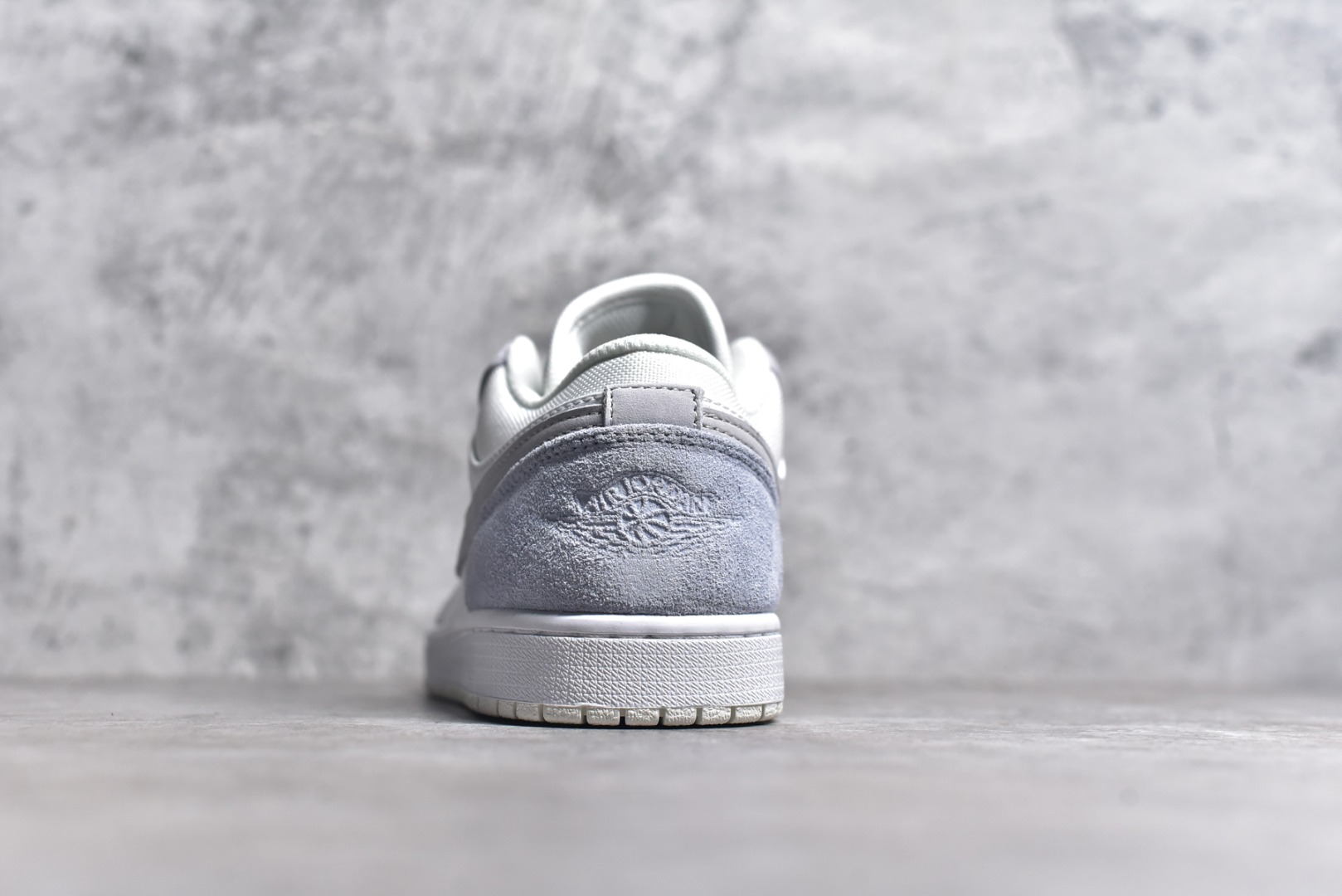 图片[5]-#特价 头层皮️ 性价比天花板级 Air Jordan 1 Low 低帮 AJ1乔1低帮休闲板鞋 同步官方配色 市场唯一独家头层皮打造 原鞋原档案开发 原厂皮料 原档冲孔鞋头 正确满胶鞋垫 四线拉帮 原厂织唛标 鞋舌高弹海绵 尺码：36 36.5 37.5 38 38.5 39 40 40.5 41 42 42.5 43 44 44.5 45 46-选品中心