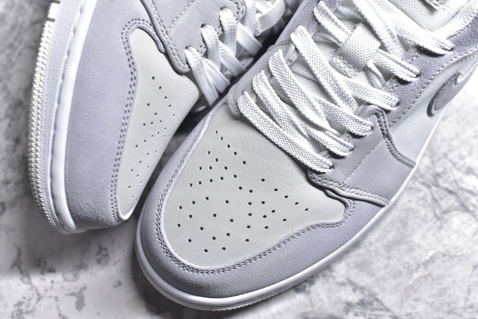 图片[8]-#特价 头层皮️ 性价比天花板级 Air Jordan 1 Low 低帮 AJ1乔1低帮休闲板鞋 同步官方配色 市场唯一独家头层皮打造 原鞋原档案开发 原厂皮料 原档冲孔鞋头 正确满胶鞋垫 四线拉帮 原厂织唛标 鞋舌高弹海绵 尺码：36 36.5 37.5 38 38.5 39 40 40.5 41 42 42.5 43 44 44.5 45 46-选品中心