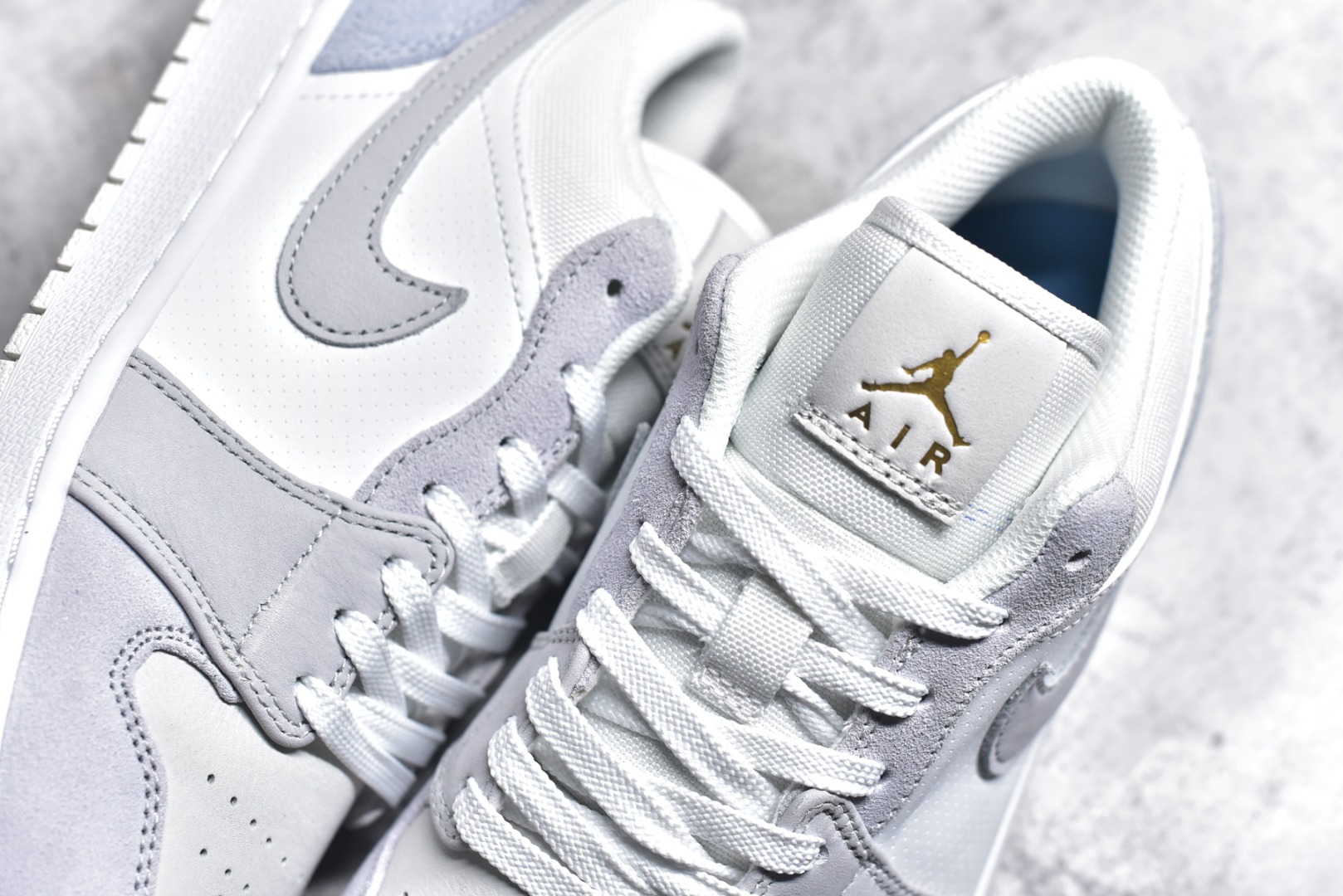 图片[9]-#特价 头层皮️ 性价比天花板级 Air Jordan 1 Low 低帮 AJ1乔1低帮休闲板鞋 同步官方配色 市场唯一独家头层皮打造 原鞋原档案开发 原厂皮料 原档冲孔鞋头 正确满胶鞋垫 四线拉帮 原厂织唛标 鞋舌高弹海绵 尺码：36 36.5 37.5 38 38.5 39 40 40.5 41 42 42.5 43 44 44.5 45 46-选品中心