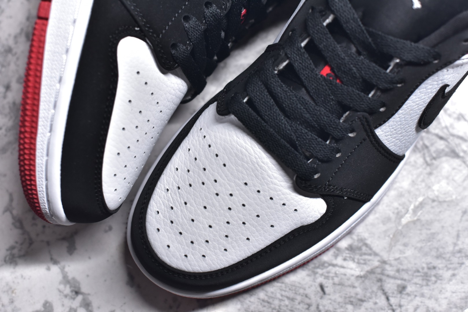 图片[8]-#特价 头层皮️ 性价比天花板级 Air Jordan 1 Low 低帮 AJ1乔1低帮休闲板鞋 同步官方配色 市场唯一独家头层皮打造 原鞋原档案开发 原厂皮料 原档冲孔鞋头 正确满胶鞋垫 四线拉帮 原厂织唛标 鞋舌高弹海绵 尺码：36 36.5 37.5 38 38.5 39 40 40.5 41 42 42.5 43 44 44.5 45 46-选品中心