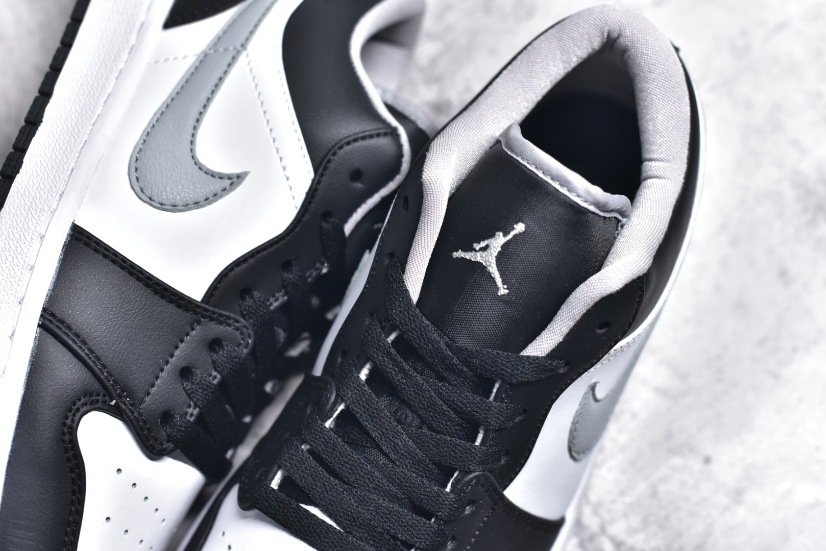 图片[9]-#特价 头层皮️ 性价比天花板级 Air Jordan 1 Low 低帮 AJ1乔1低帮休闲板鞋 同步官方配色 市场唯一独家头层皮打造 原鞋原档案开发 原厂皮料 原档冲孔鞋头 正确满胶鞋垫 四线拉帮 原厂织唛标 鞋舌高弹海绵 尺码：36 36.5 37.5 38 38.5 39 40 40.5 41 42 42.5 43 44 44.5 45 46-选品中心
