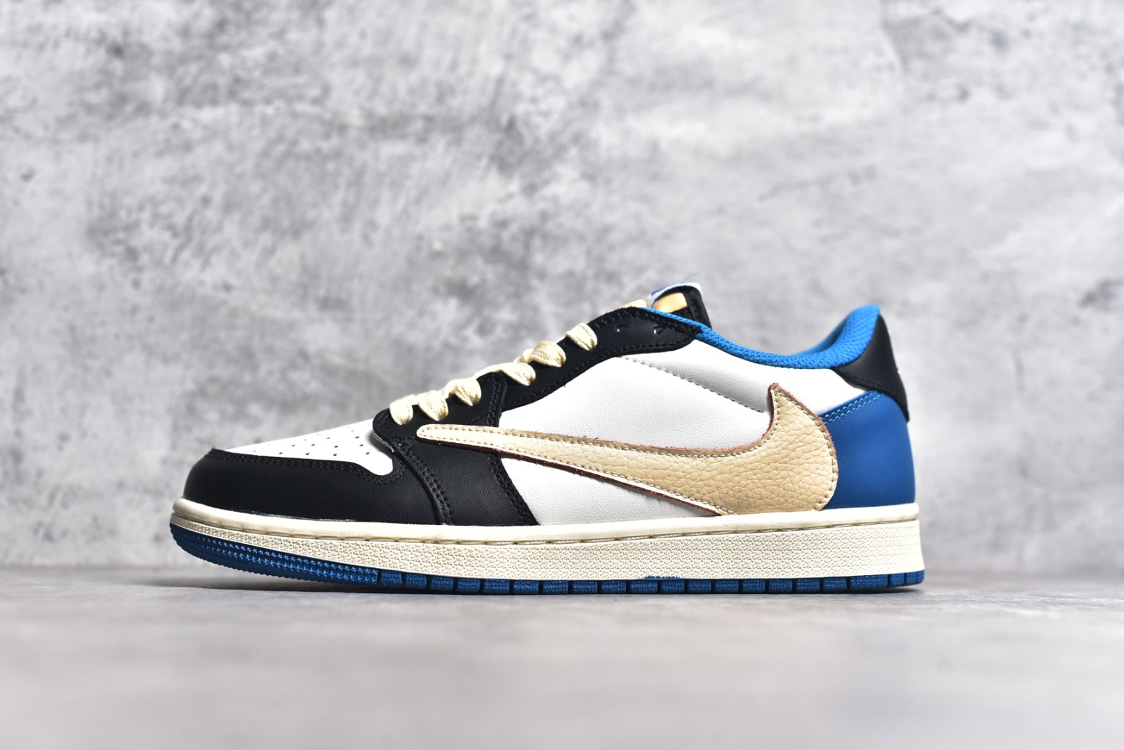 #特价 ️ Air Jordan 1 low 低帮 倒钩配色系列 性价比无敌 走量拉新客必备单品 尺码：36 36.5 37.5 38 38.5 39 40 40.5 41 42 42.5 43 44 44.5 45 46-选品中心