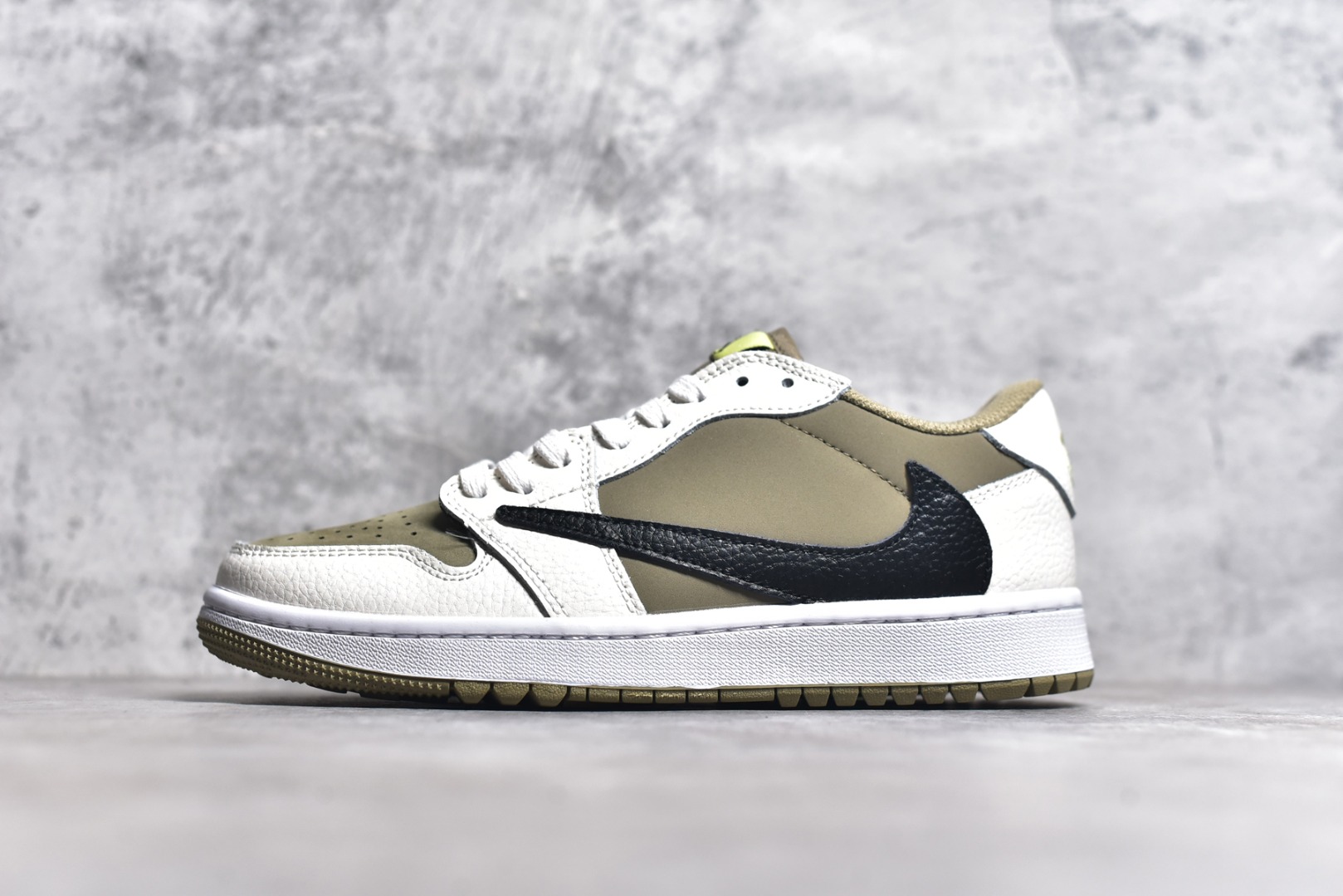 #特价 ️ Air Jordan 1 low 低帮 倒钩配色系列 性价比无敌 走量拉新客必备单品 尺码：36 36.5 37.5 38 38.5 39 40 40.5 41 42 42.5 43 44 44.5 45 46-选品中心