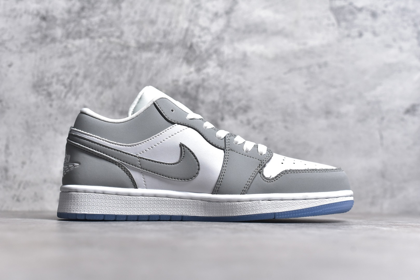 图片[3]-#特价 头层皮️ 性价比天花板级 Air Jordan 1 Low 低帮 AJ1乔1低帮休闲板鞋 同步官方配色 市场唯一独家头层皮打造 原鞋原档案开发 原厂皮料 原档冲孔鞋头 正确满胶鞋垫 四线拉帮 原厂织唛标 鞋舌高弹海绵 尺码：36 36.5 37.5 38 38.5 39 40 40.5 41 42 42.5 43 44 44.5 45 46-选品中心