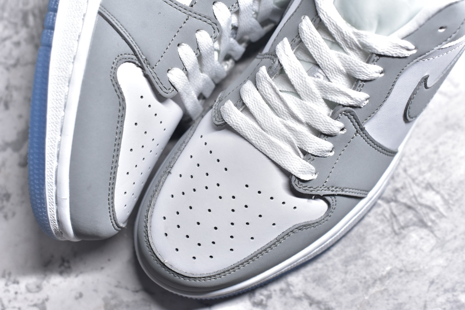 图片[8]-#特价 头层皮️ 性价比天花板级 Air Jordan 1 Low 低帮 AJ1乔1低帮休闲板鞋 同步官方配色 市场唯一独家头层皮打造 原鞋原档案开发 原厂皮料 原档冲孔鞋头 正确满胶鞋垫 四线拉帮 原厂织唛标 鞋舌高弹海绵 尺码：36 36.5 37.5 38 38.5 39 40 40.5 41 42 42.5 43 44 44.5 45 46-选品中心