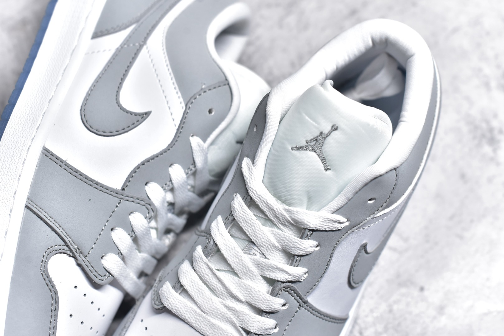图片[9]-#特价 头层皮️ 性价比天花板级 Air Jordan 1 Low 低帮 AJ1乔1低帮休闲板鞋 同步官方配色 市场唯一独家头层皮打造 原鞋原档案开发 原厂皮料 原档冲孔鞋头 正确满胶鞋垫 四线拉帮 原厂织唛标 鞋舌高弹海绵 尺码：36 36.5 37.5 38 38.5 39 40 40.5 41 42 42.5 43 44 44.5 45 46-选品中心
