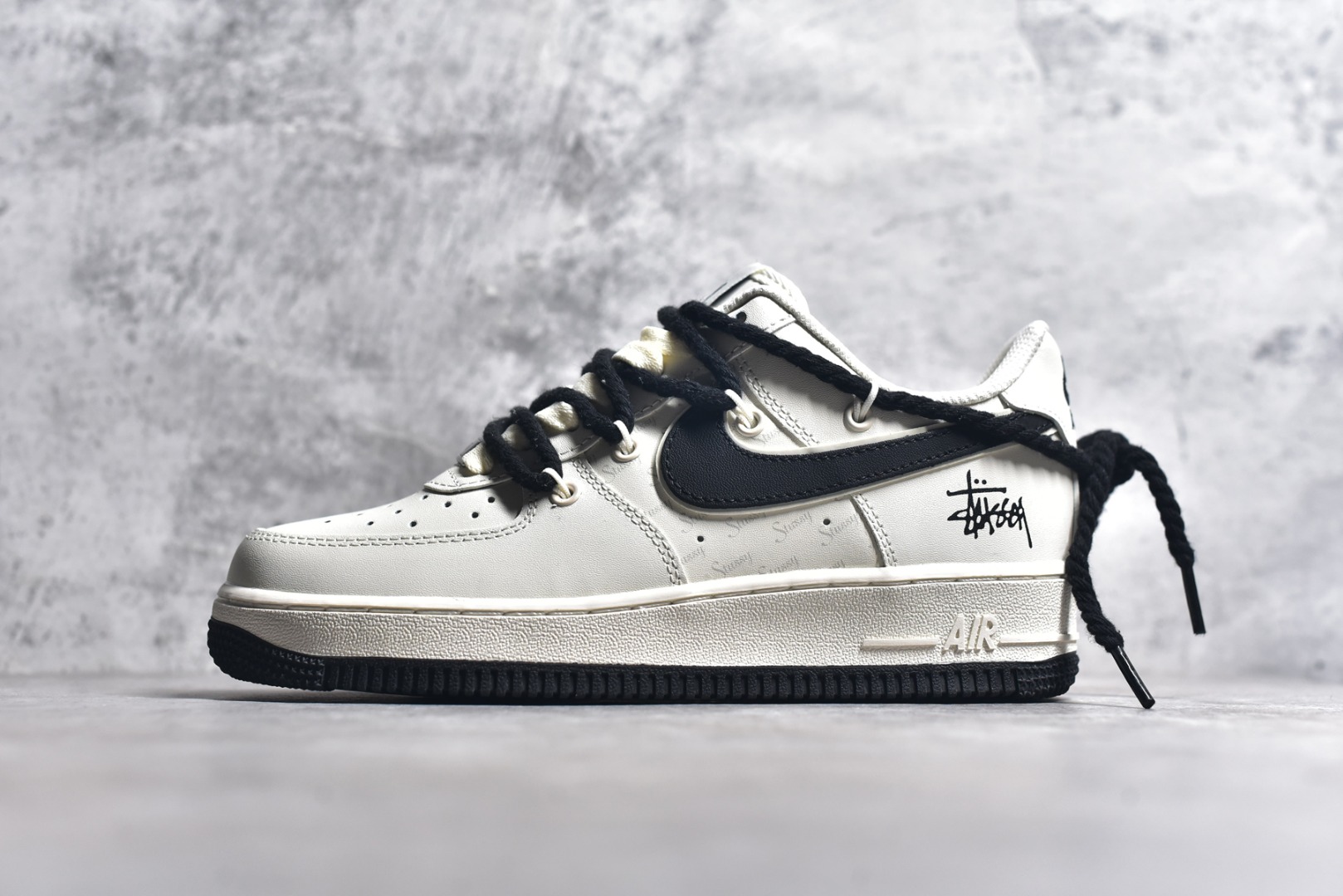 #Stussy x Nk Air Force 1‘07 Low 斯图西联名 空军一号低帮休闲板鞋 ZH0316-041  #定制皮料 定制鞋盒 配件齐全 原楦原纸板 纯正空军版型 内置全掌气垫  尺码：36 36.5 37.5 38 38.5 39 40 40.5 41 42 42.5 43 44 44.5 45-选品中心