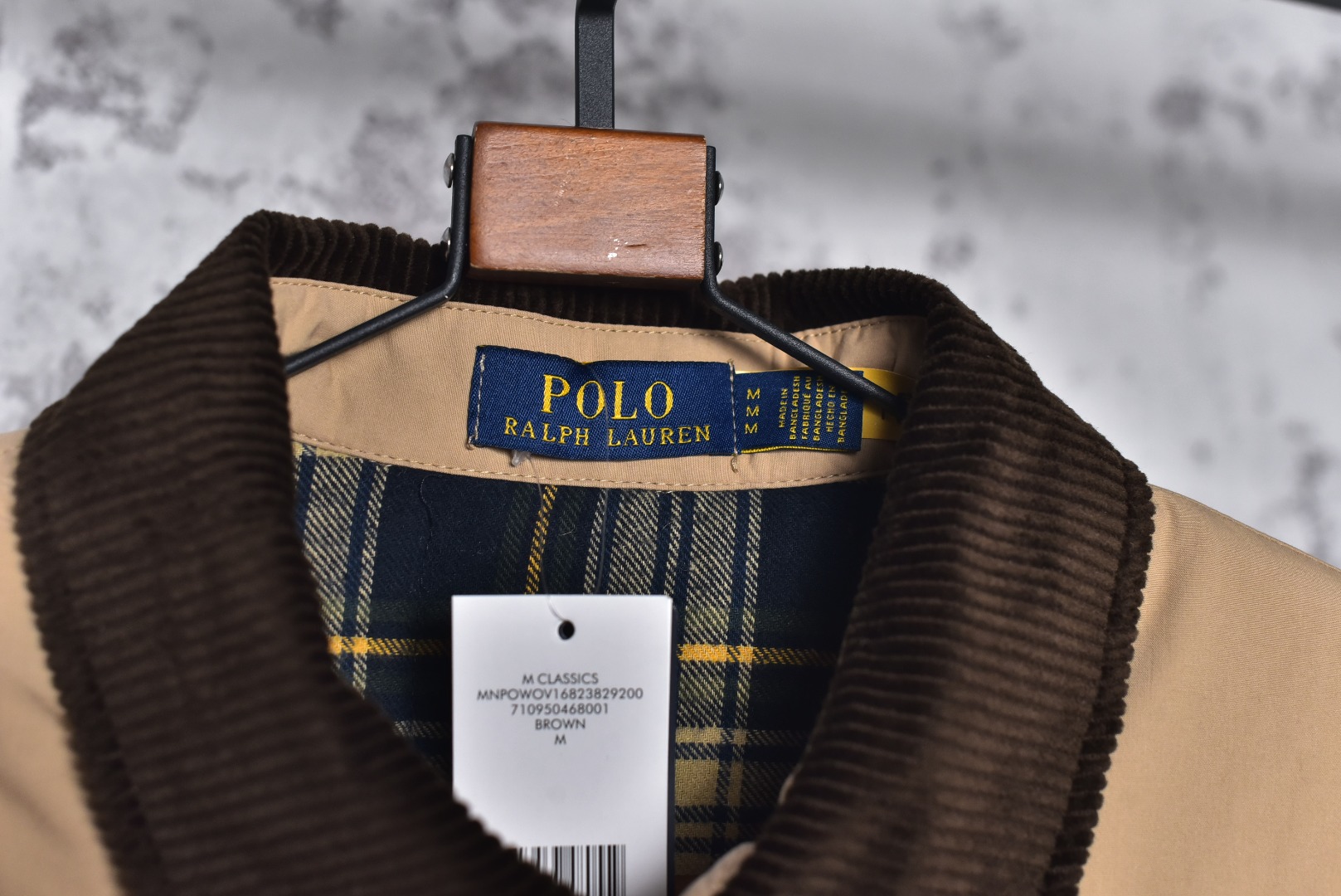 图片[6]-#Ralph Lauren/拉夫劳伦 24Fw R52小马标刺绣薄款棉服外套 经典的版型设计，面料为高密夫砂洗纯棉面料，定织灯芯绒面料，手感细腻顺滑厚实，内里格纹里布，胸前小马标刺绣标志，开模五金辅料，口袋定制小标，休闲风格和街头潮流元素完美融合，非常适合中性穿搭，外套的面料质感十分出色，穿着舒适，是一款非常百搭的潮流外套，原版开发，纯棉面料，精致刺绣，四季常青款 尺码：M-XXL-选品中心