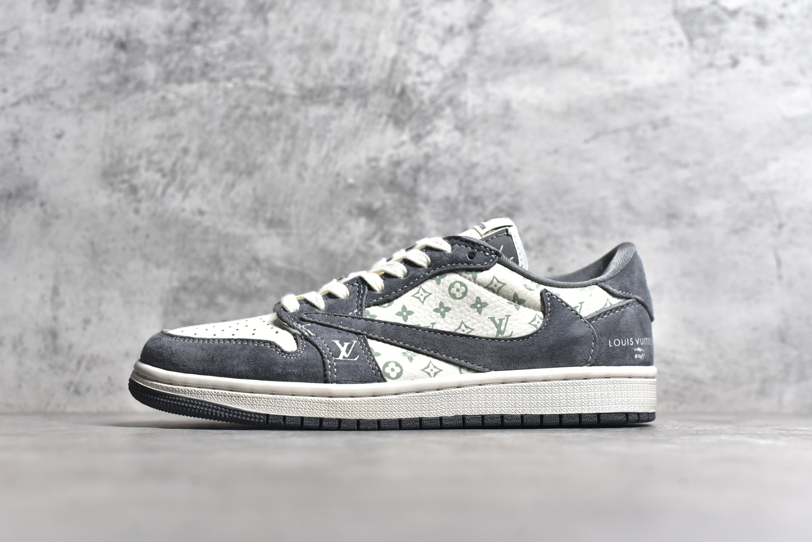 #特价 ️ravis Scott x NK Air Jordan 1 Low x Louis Vuitton 米棕 Air Jordan 1 Low 反转米棕倒钩 性价比天花板 全鞋采用原装头层皮，用料扎实 精雕细琢 鞋型极致还原 飞翼3D打印改良 深度立体 四线中底拉帮皮料选材 钢印 背胶一应俱全 全新批次 原装原模大底全鞋原厂定制皮料，手感细腻正确折边工艺 完美细节诠释 货号：LX1988 100 尺码：36 36.5 37.5 38 38.5 39 40 40.5 41 42 42.5 43 44 44.5 45 46-选品中心